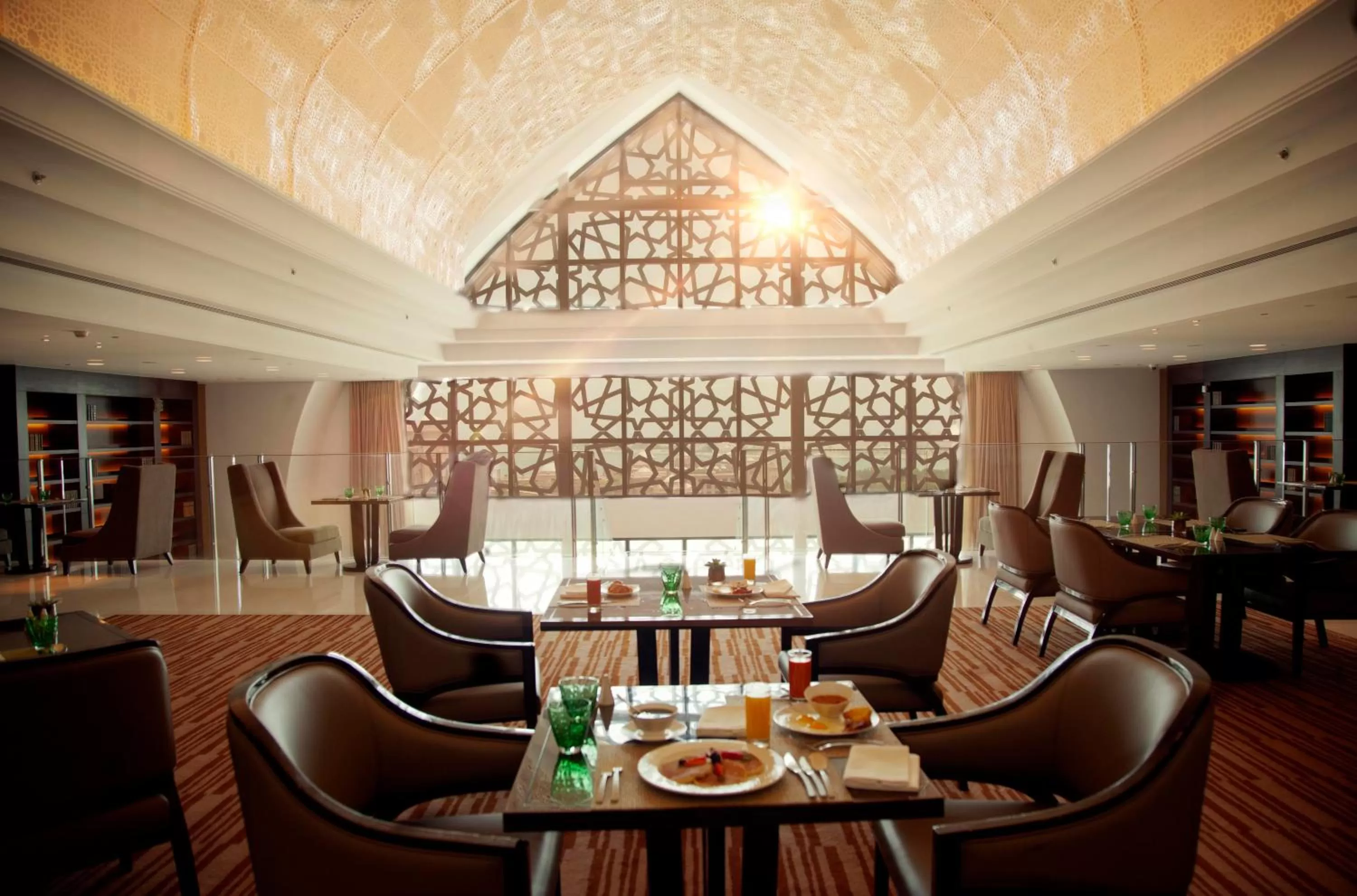 Restaurant/places to eat in Bab Al Qasr Hotel