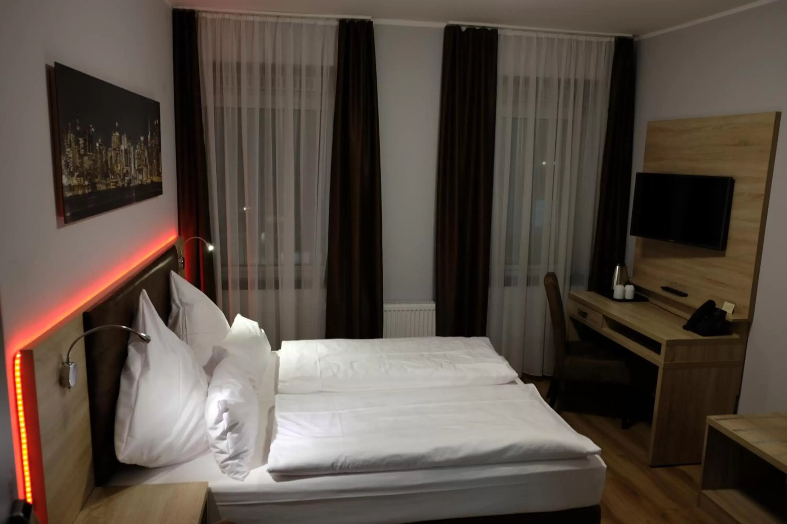 Photo of the whole room, Bed in Minx – CityHotels