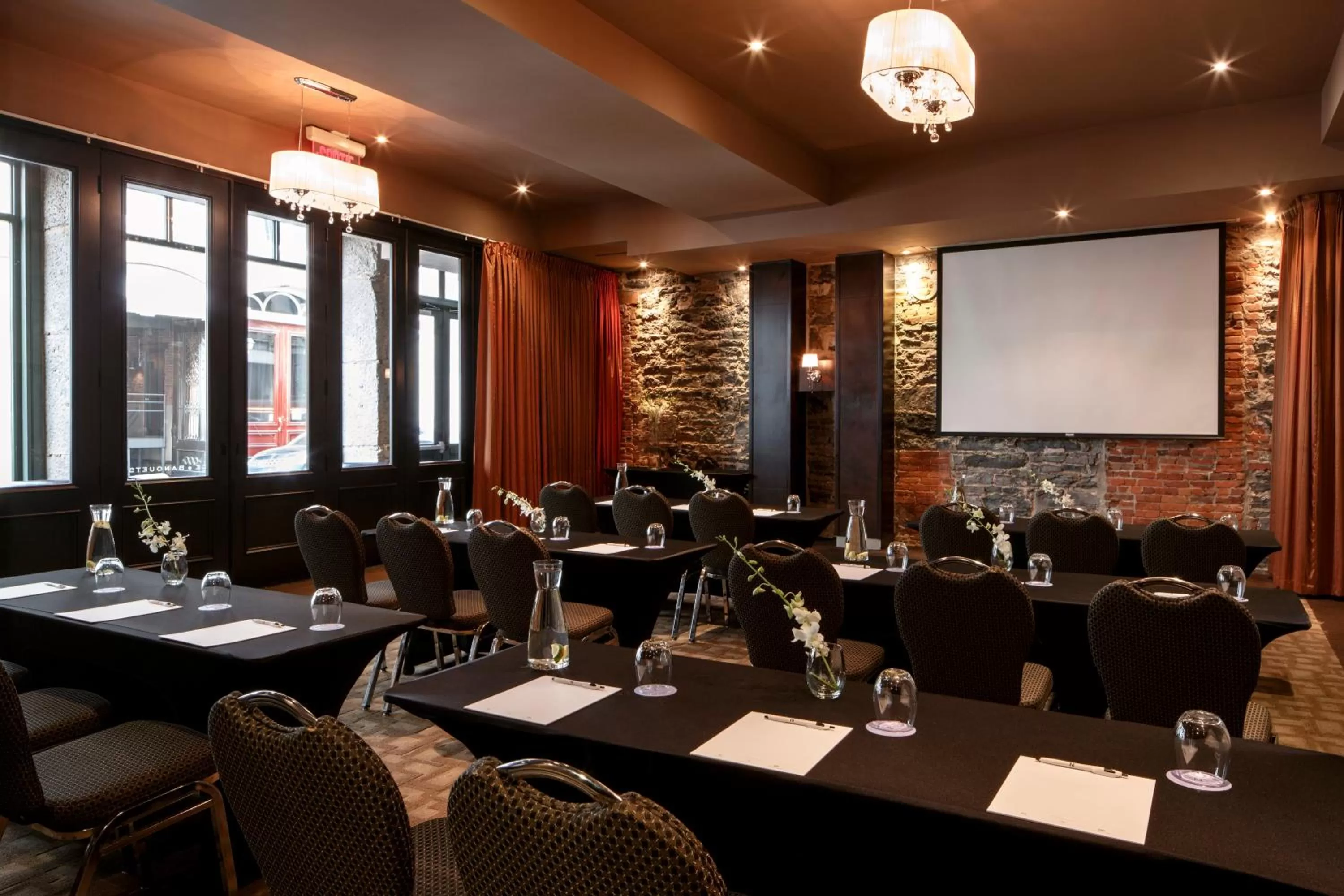 Business facilities in Hotel Nelligan