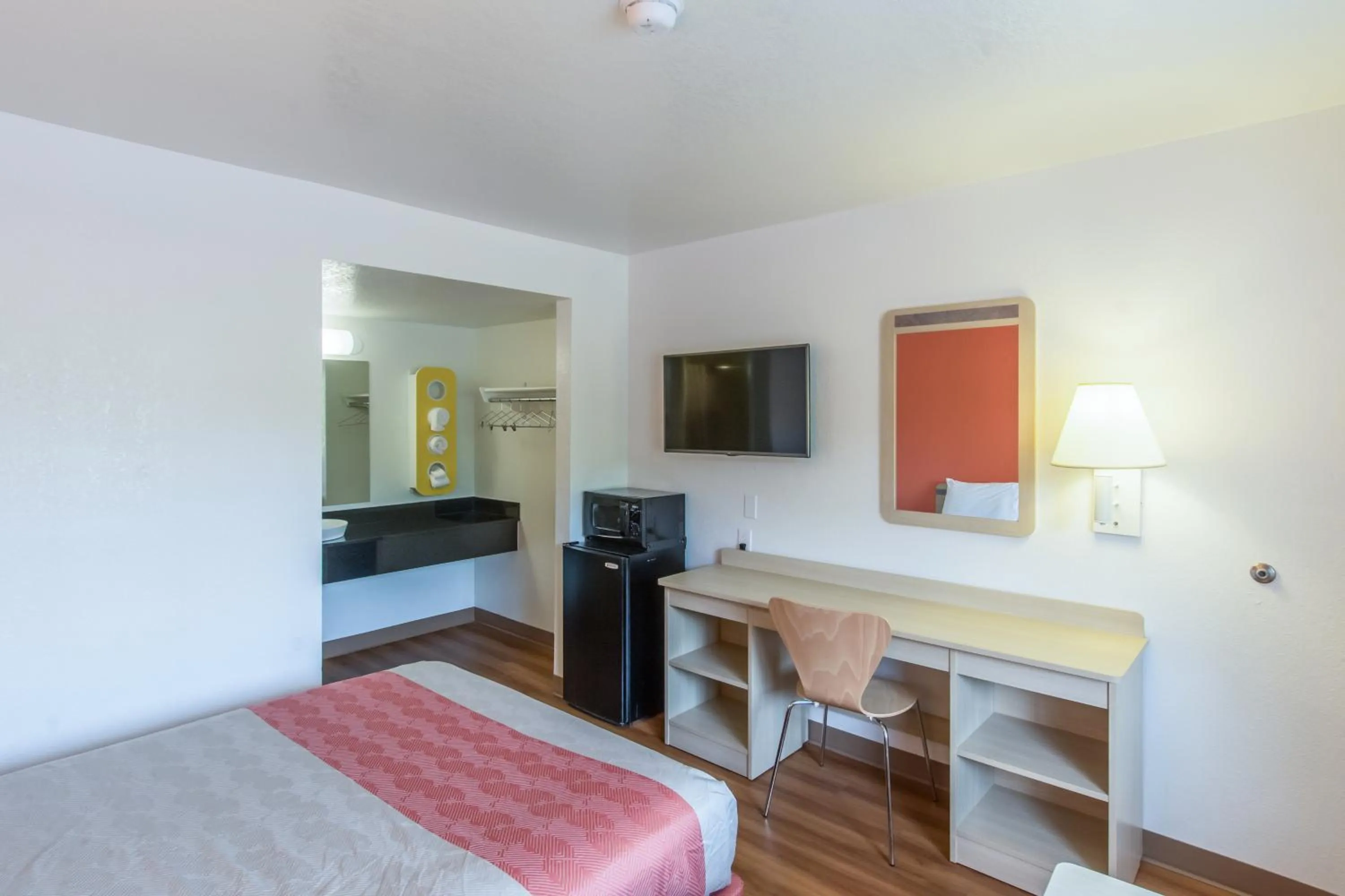 Bedroom, Bed in Motel 6-Redding, CA - North