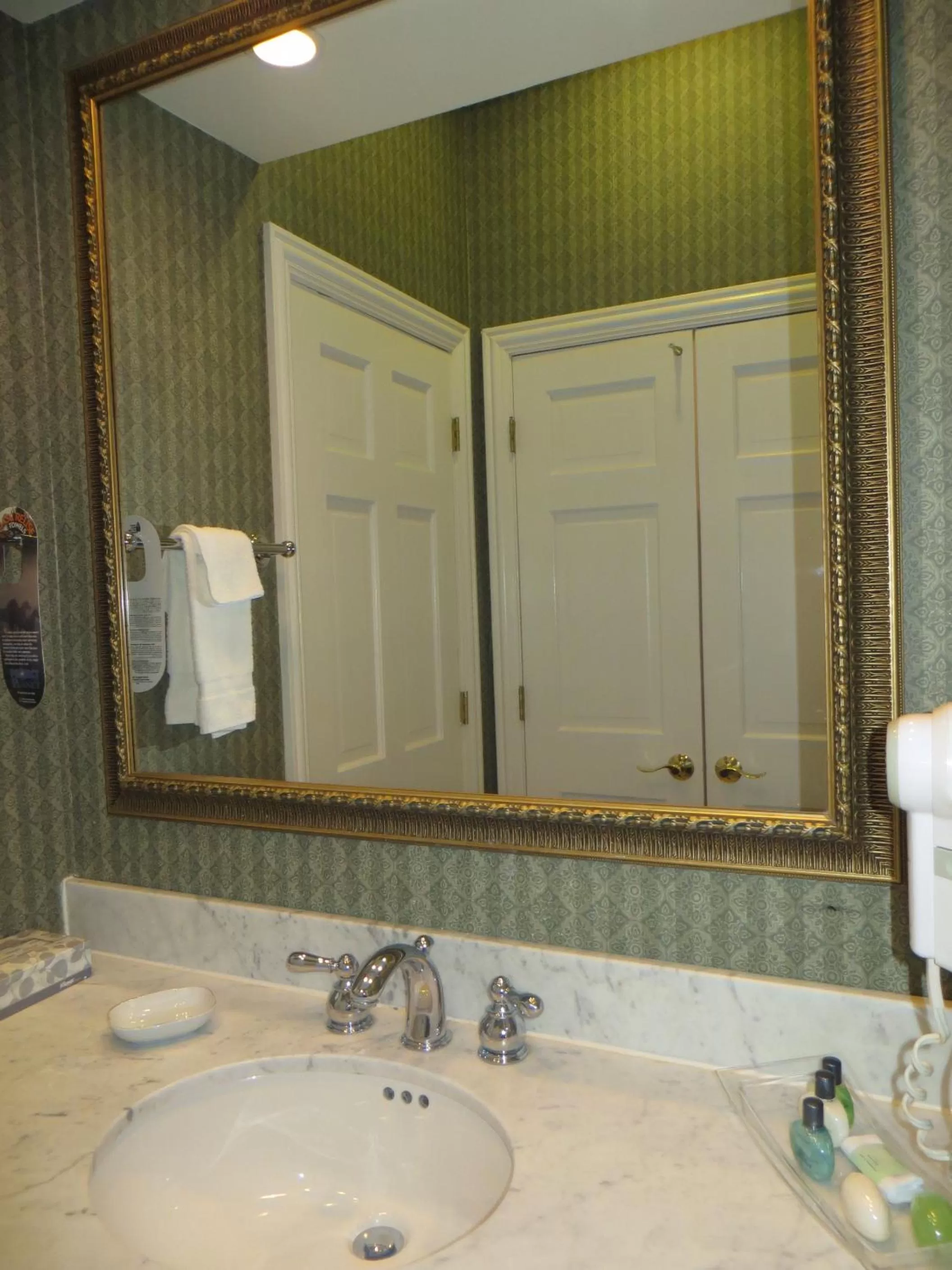 Bathroom in Carleton of Oak Park
