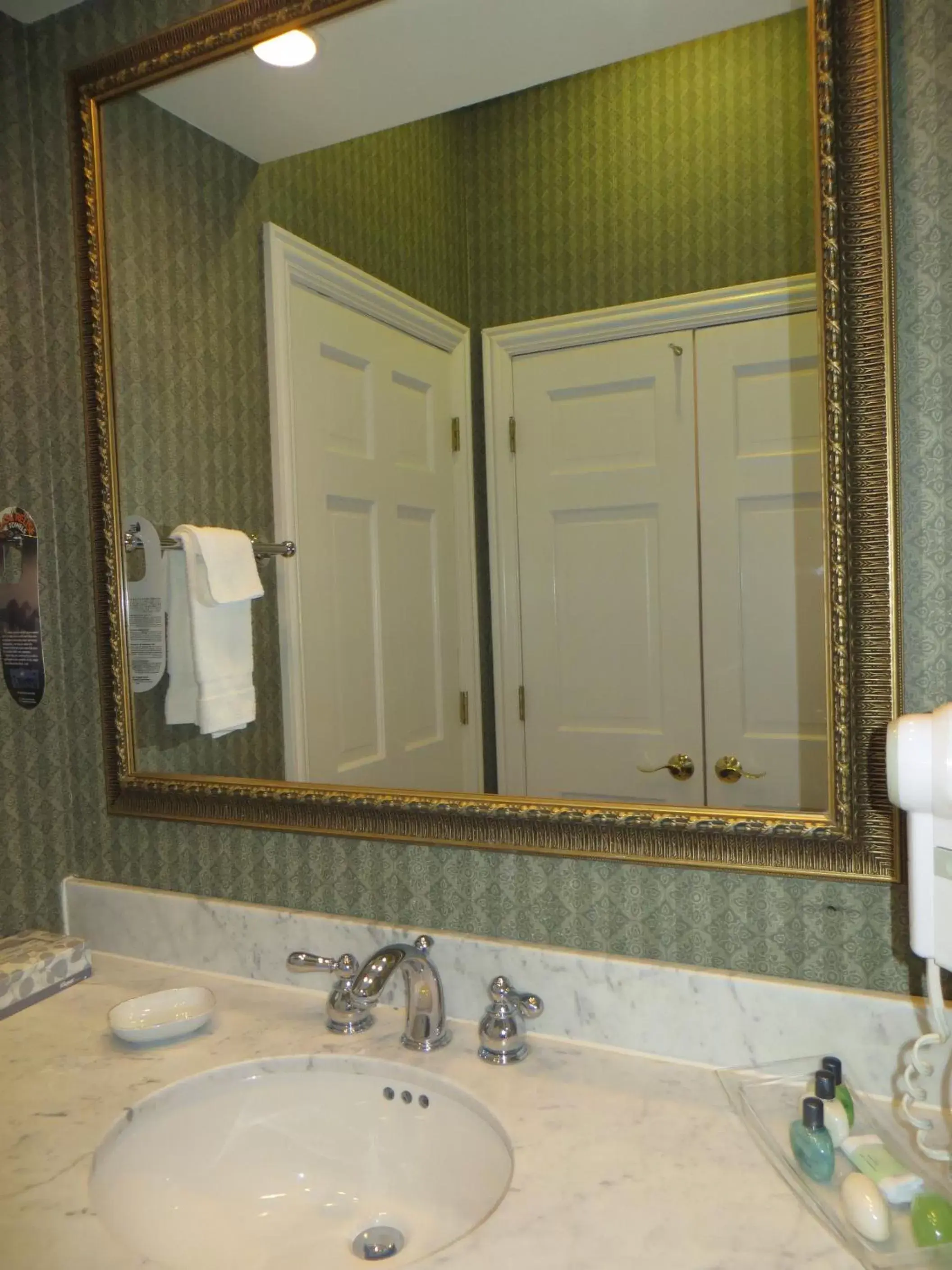 Bathroom in Carleton of Oak Park