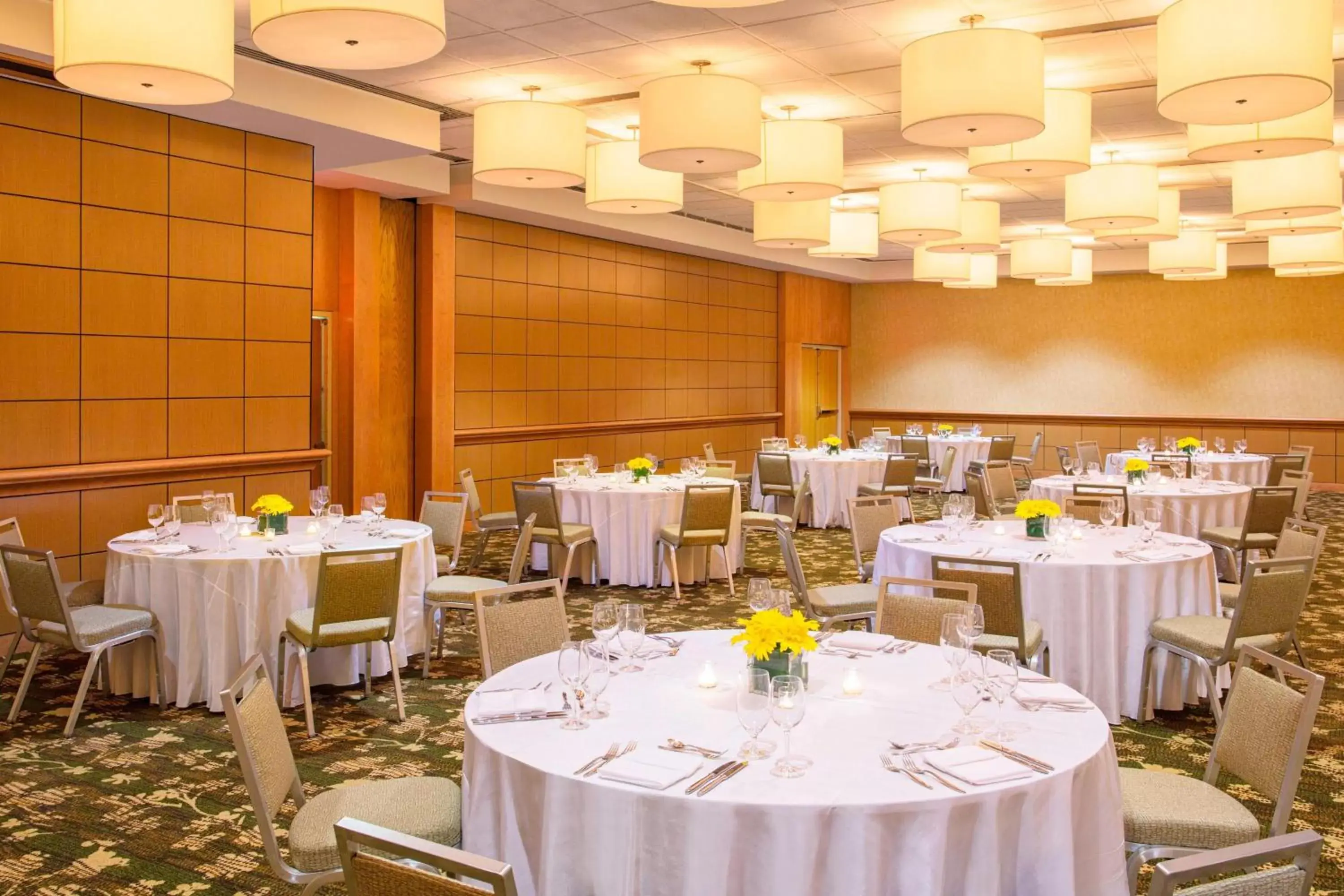 Meeting/conference room, Restaurant/Places to Eat in The Westin Cincinnati