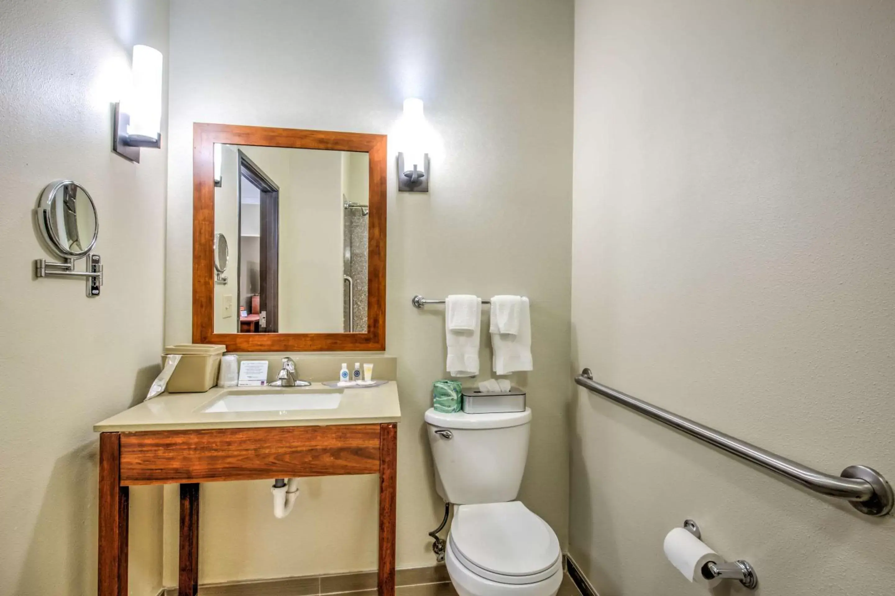 Photo of the whole room, Bathroom in Comfort Suites Tomball Medical Center