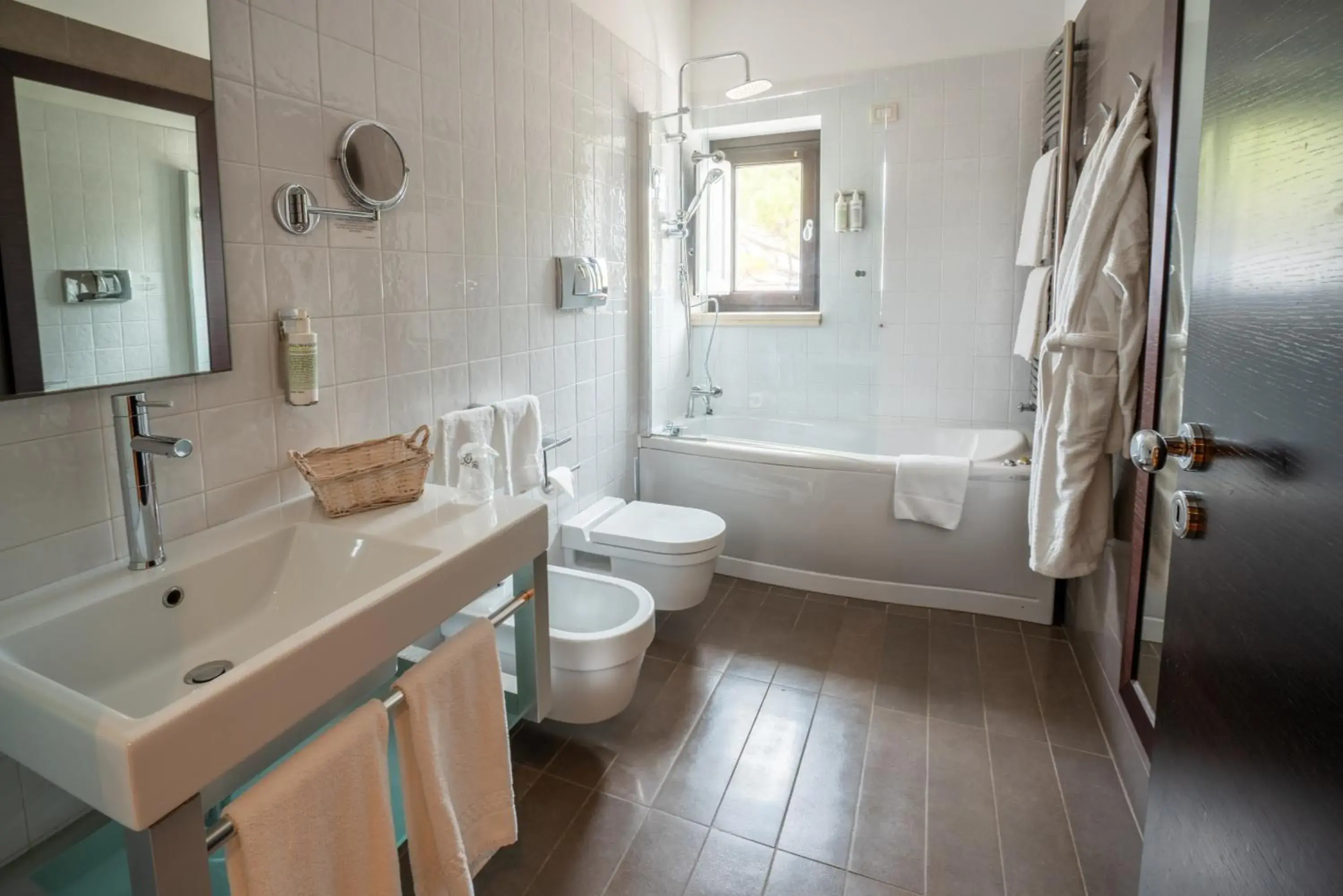 Bathroom in San Tommaso Hotel