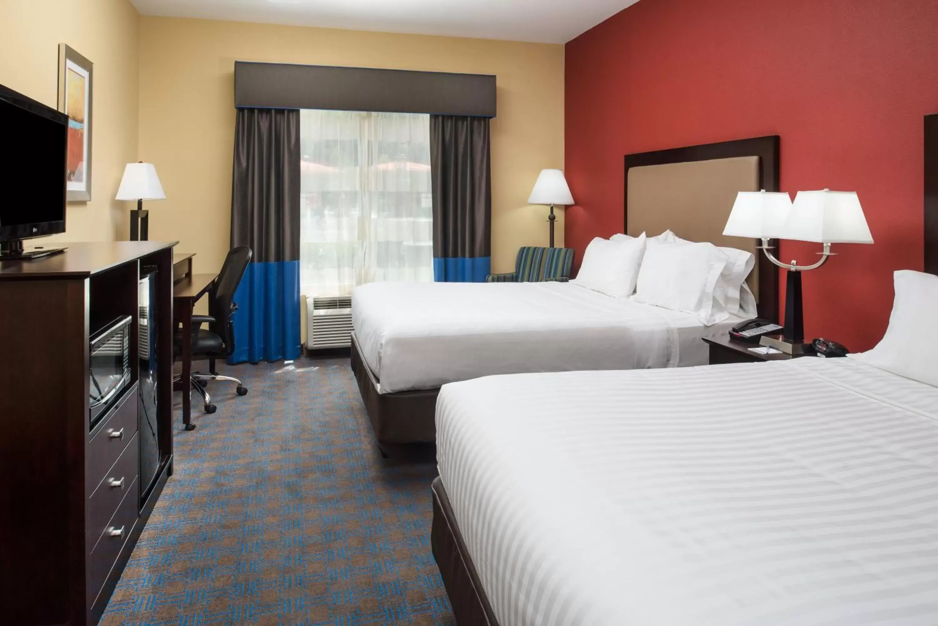 Photo of the whole room, Bed in Holiday Inn Express Hotel & Suites West Monroe, an IHG Hotel