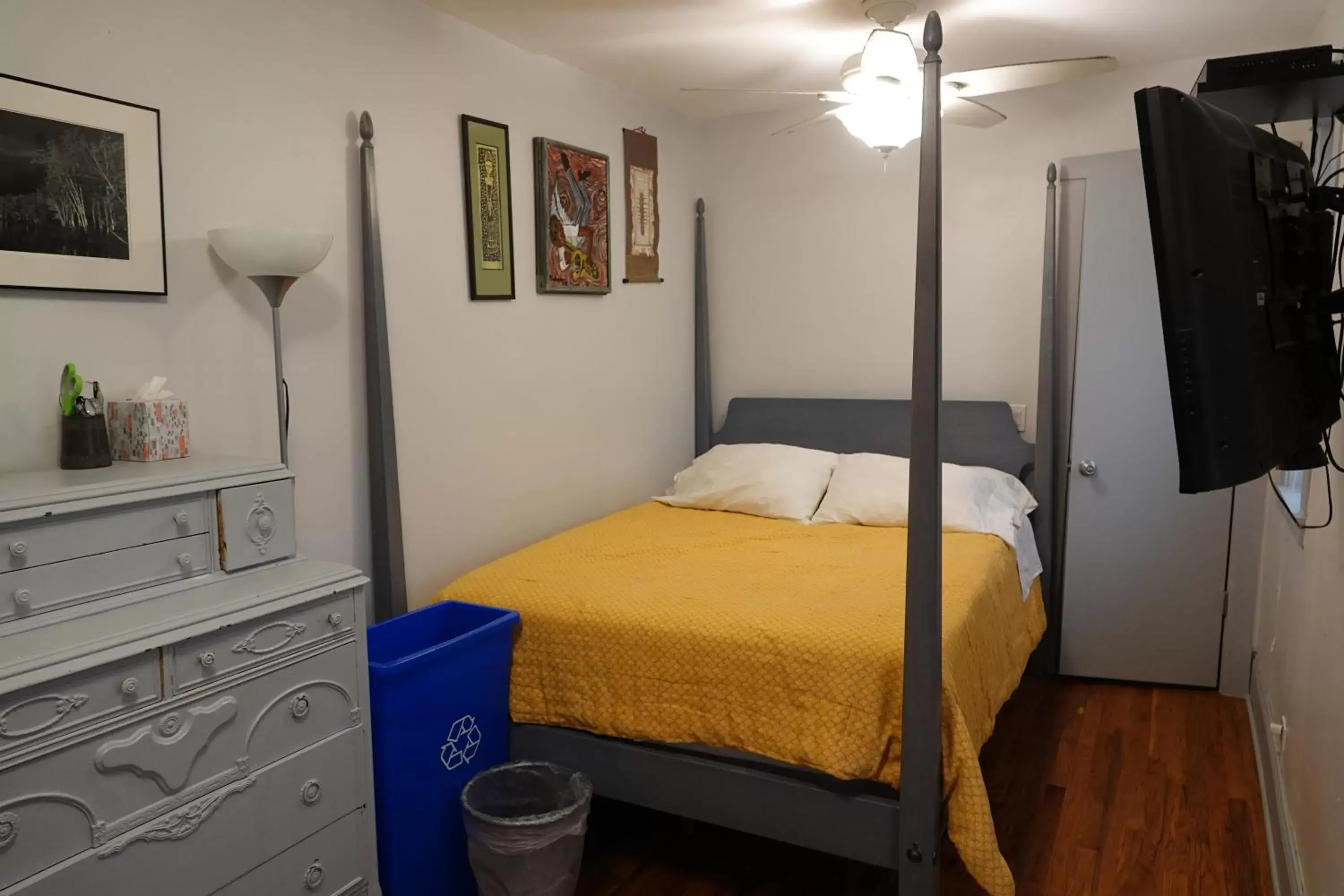 Bedroom, Bed in Ray's Bucktown Bed and Breakfast