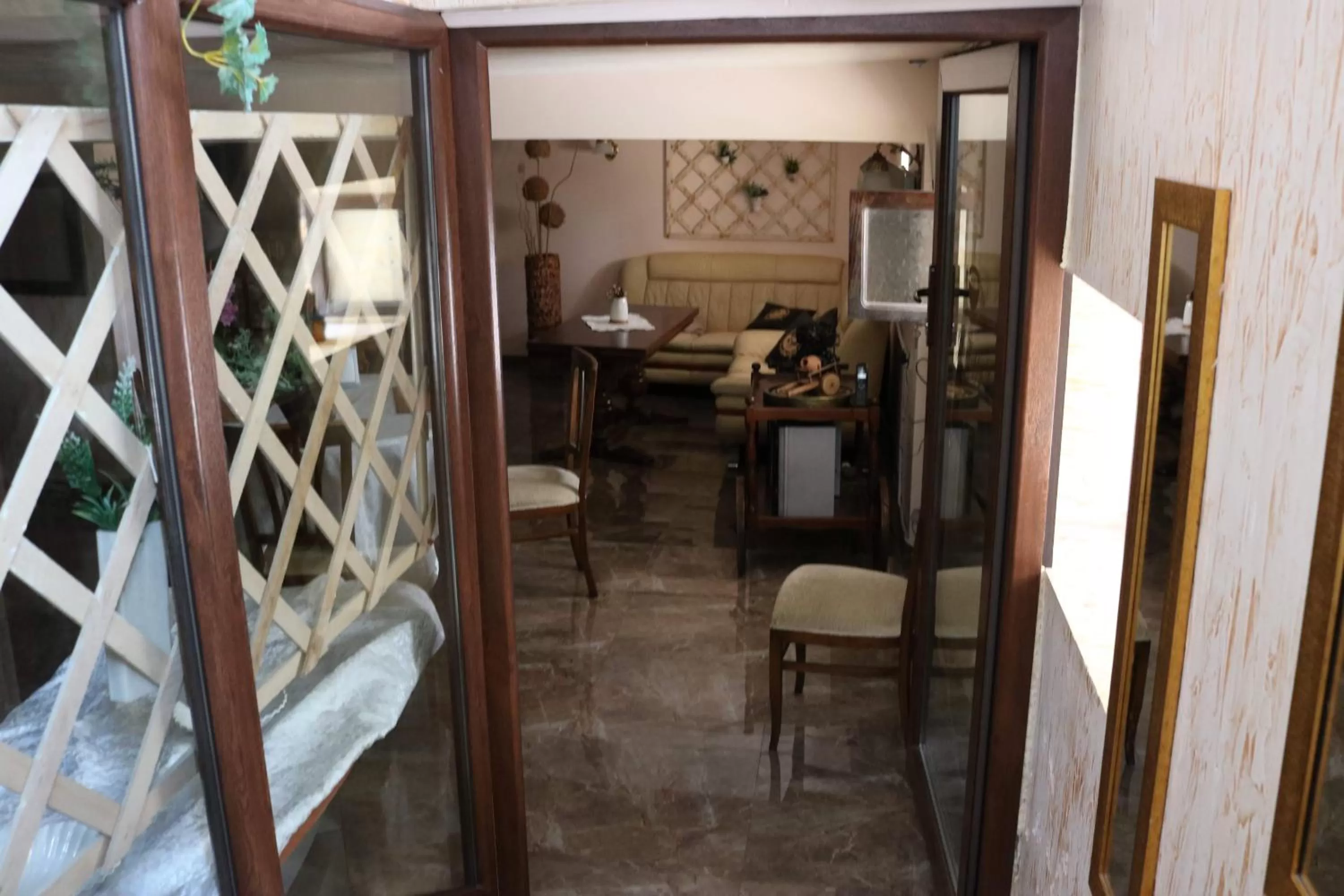 Dining area in Luxors Garden