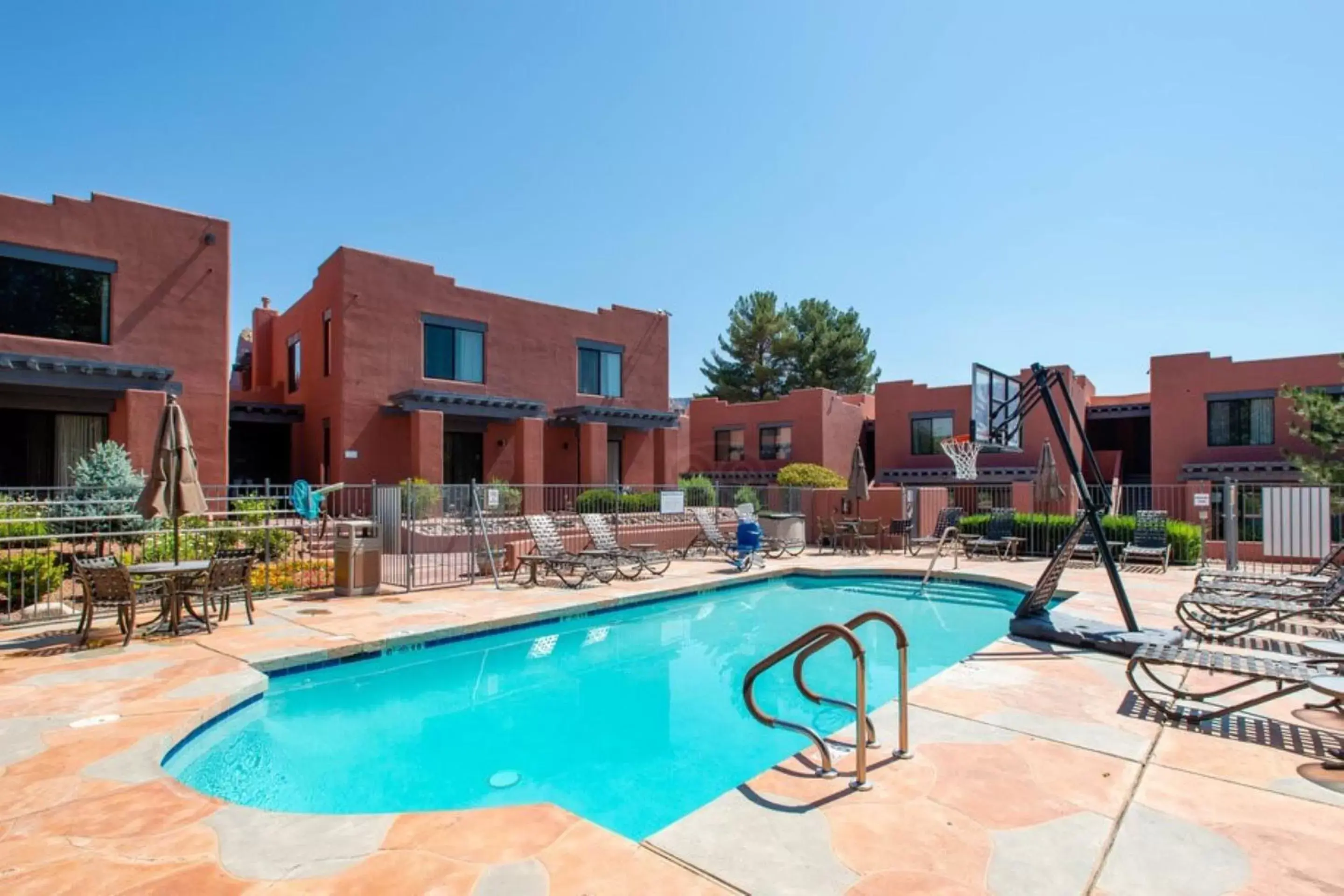 Swimming pool, Property Building in Bell Rock Inn