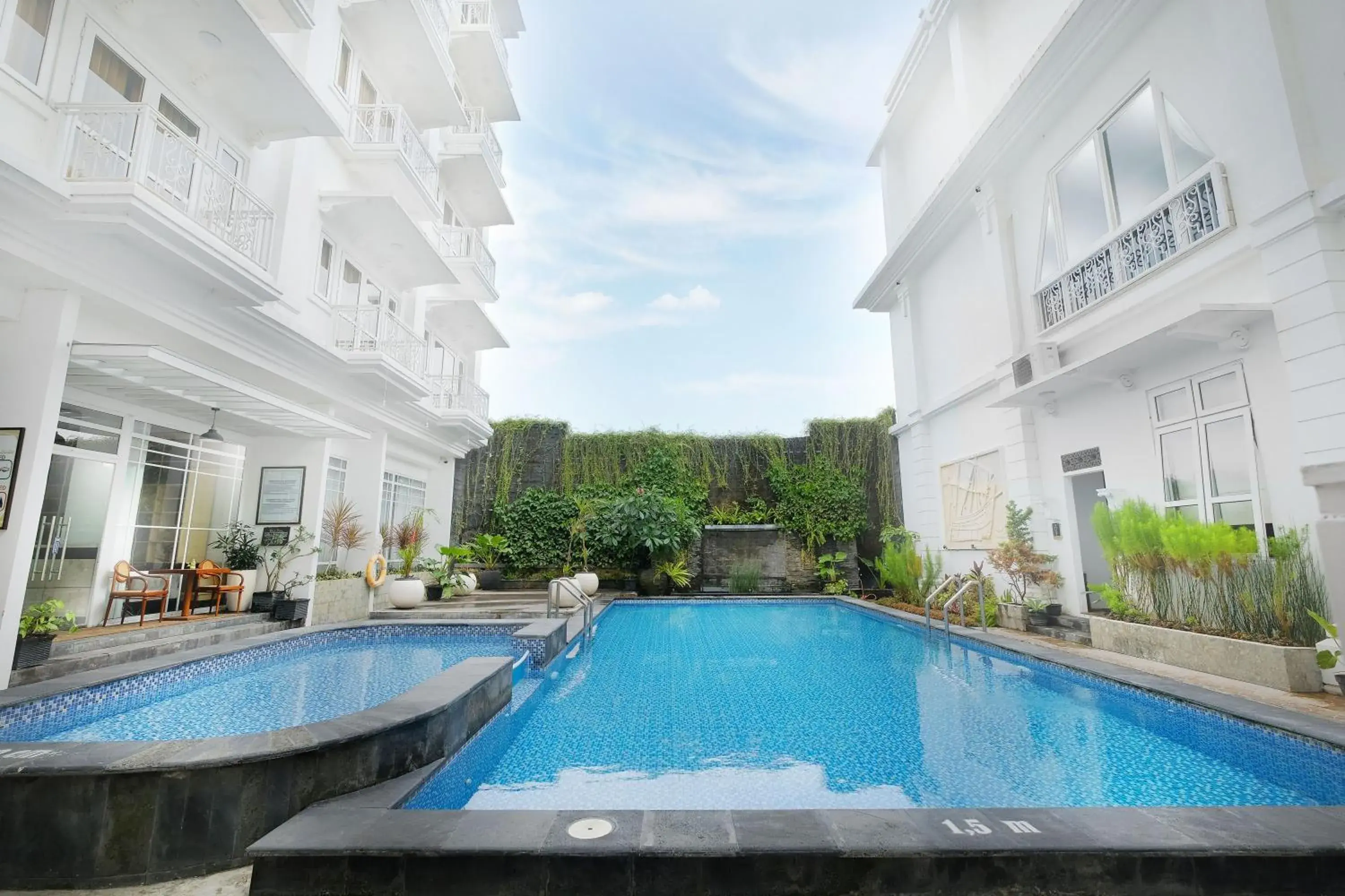 Property building, Swimming Pool in Royal Darmo Malioboro Hotel