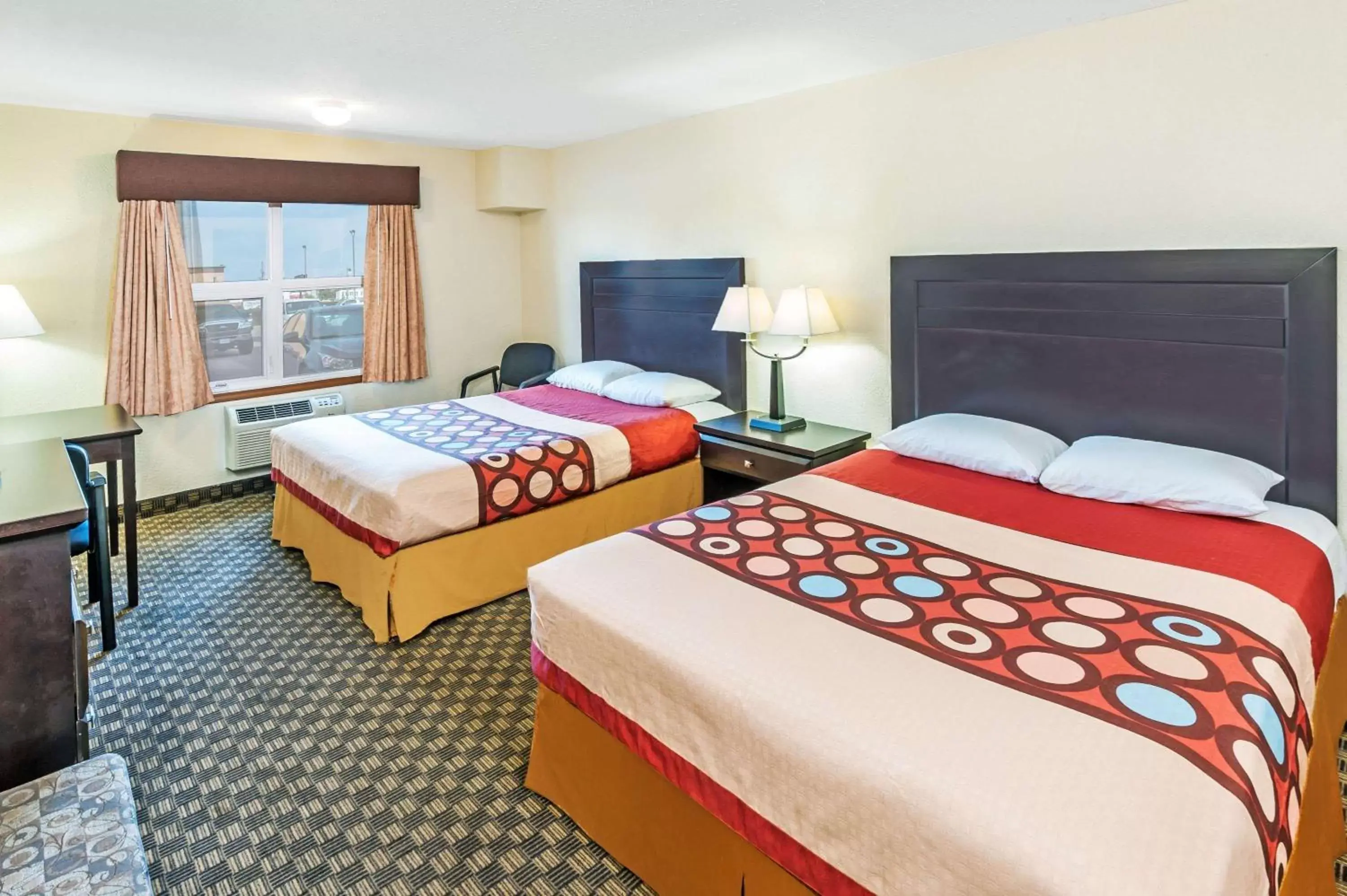 Photo of the whole room, Bed in Super 8 by Wyndham Calgary/Airport