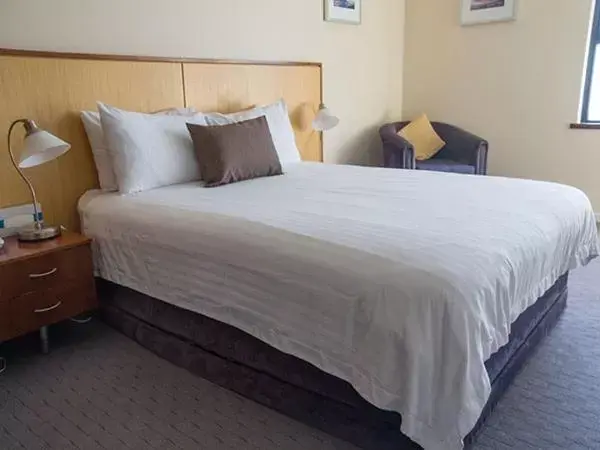 Bed in Ocean Beach Hotel