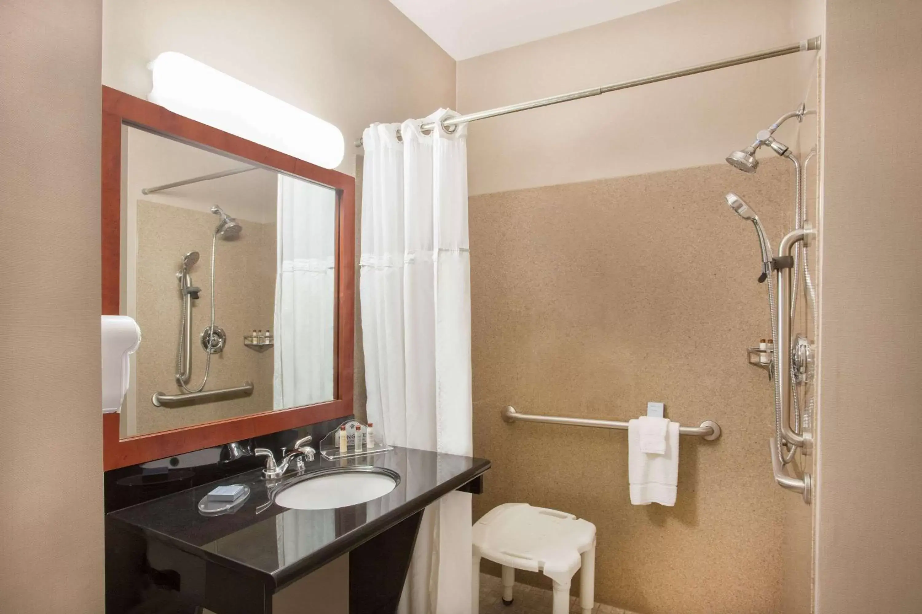 Bathroom in Wingate by Wyndham Columbia