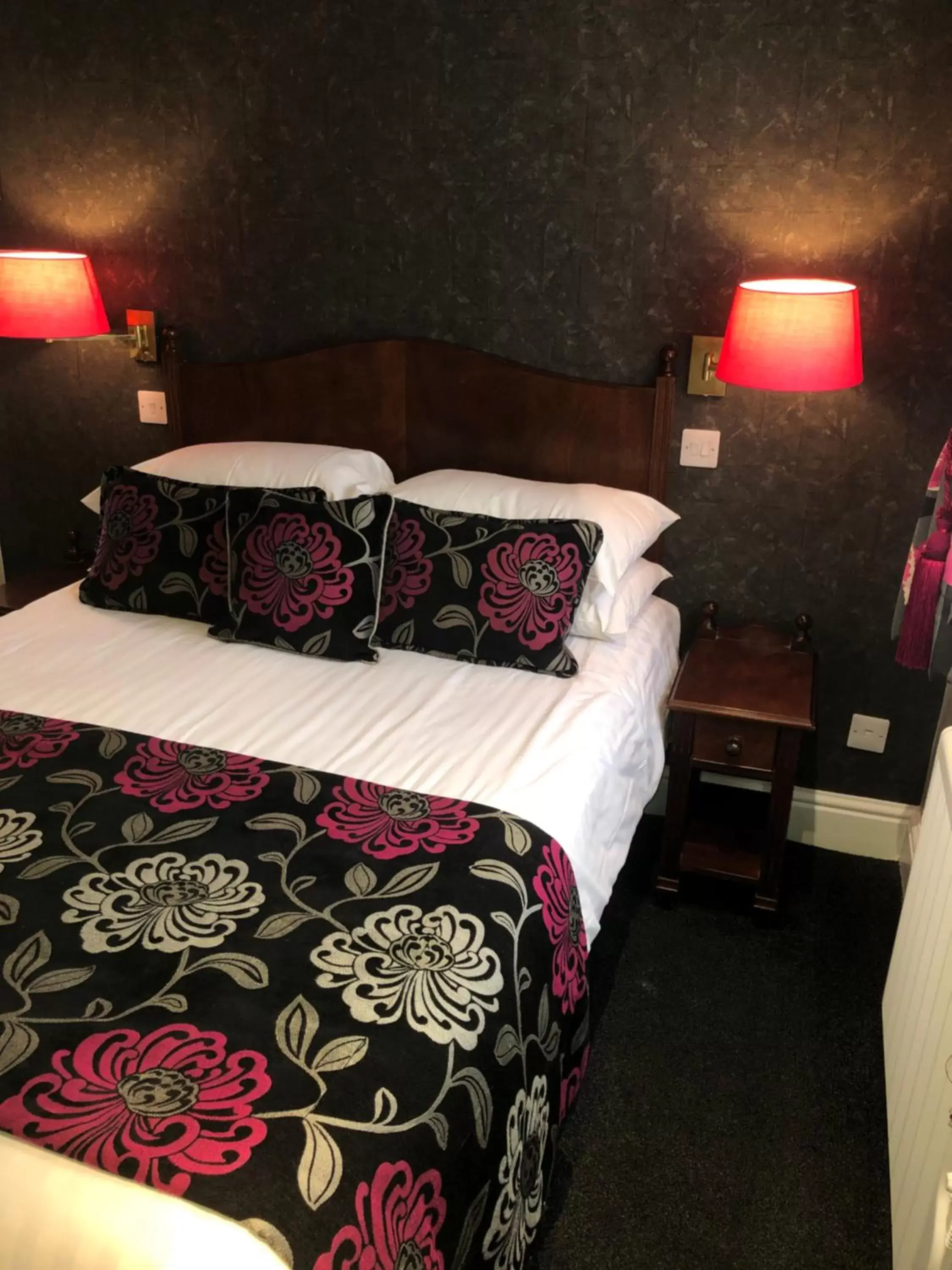 Bedroom, Bed in The Vine Hotel, Skegness