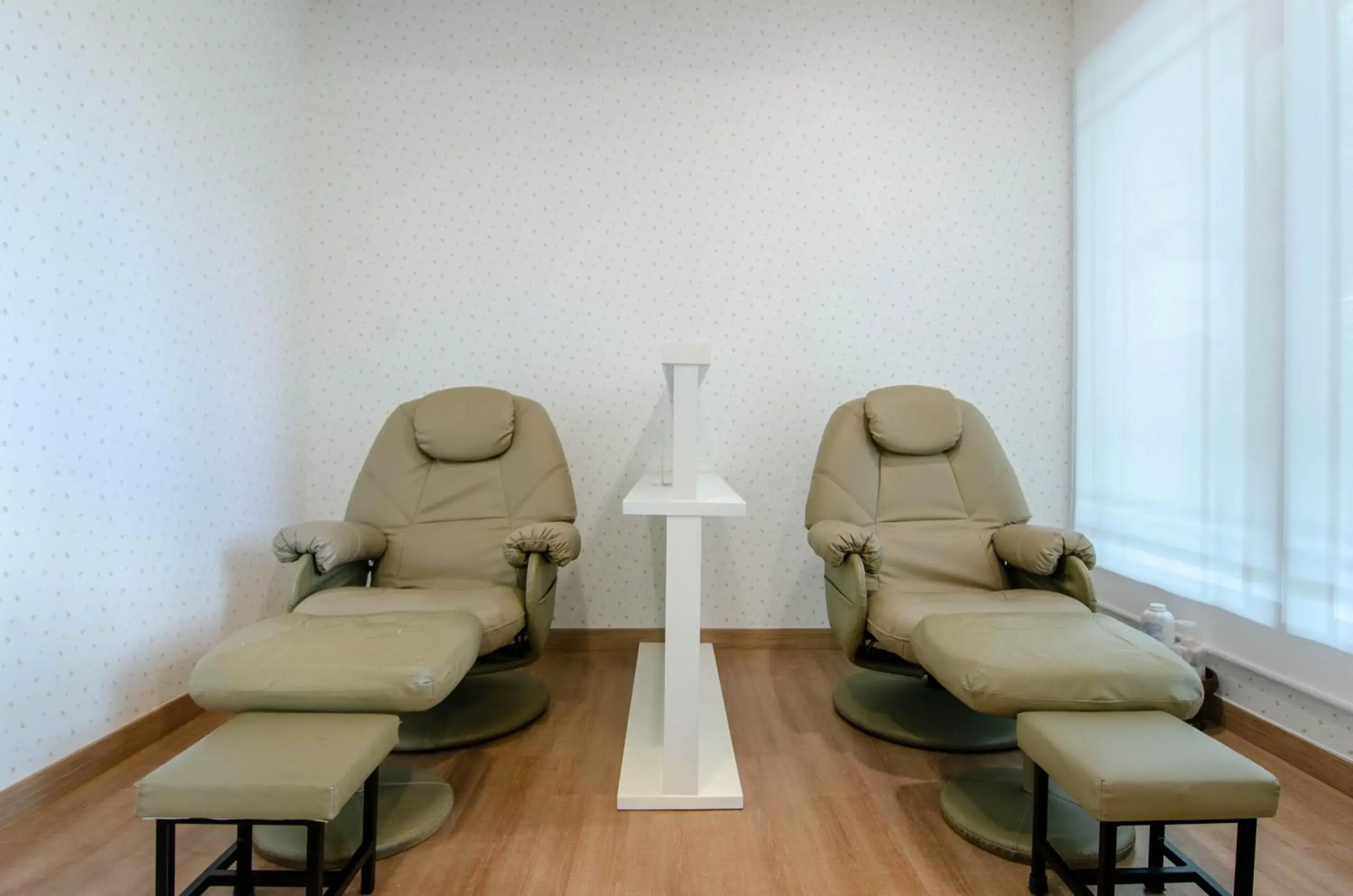 Massage, Seating Area in Tara Garden Hotel