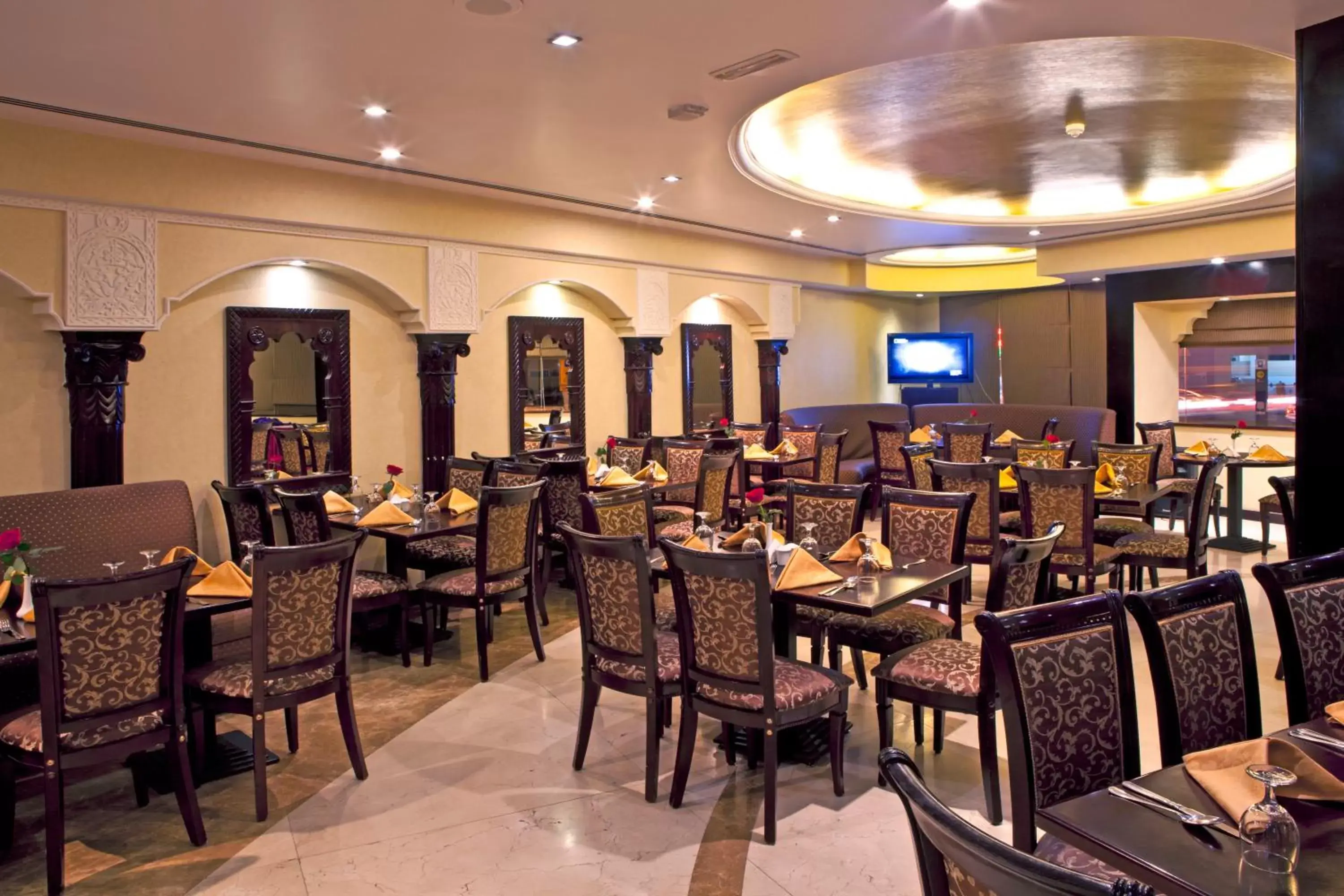 Restaurant/Places to Eat in Landmark Riqqa Hotel