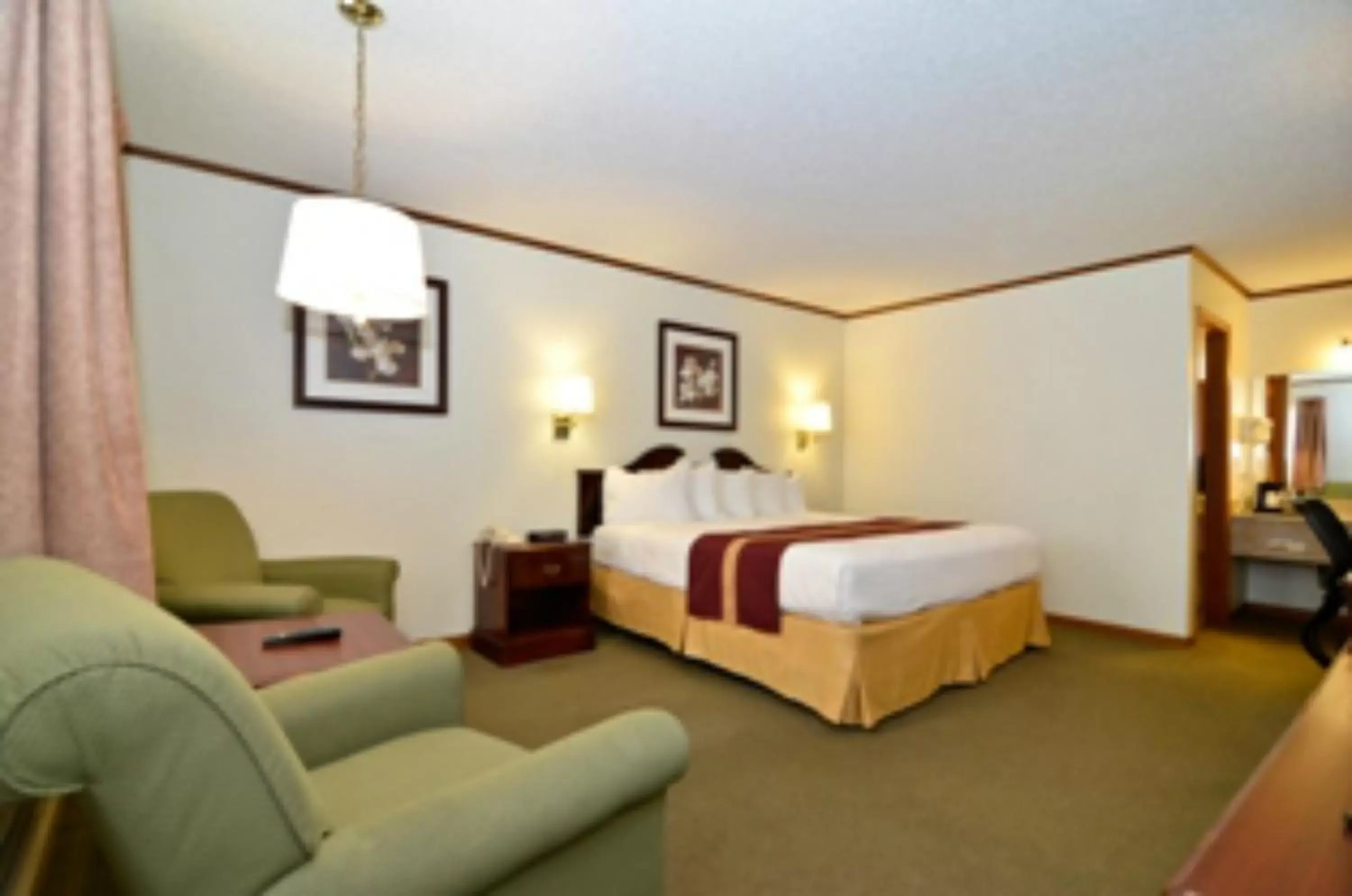 Bed in SureStay Hotel by Best Western Cameron