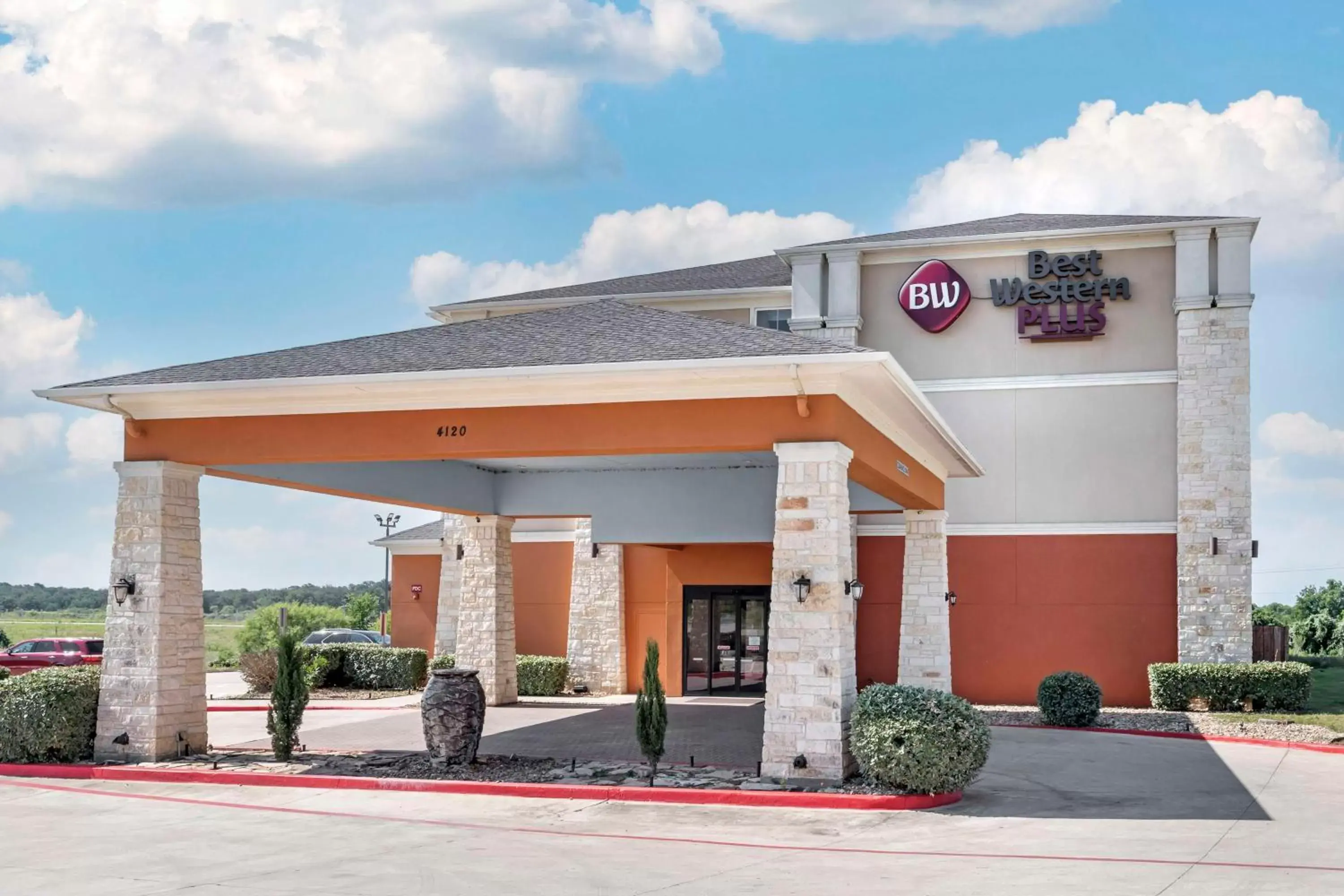 Property Building in Best Western Plus Longhorn Inn & Suites