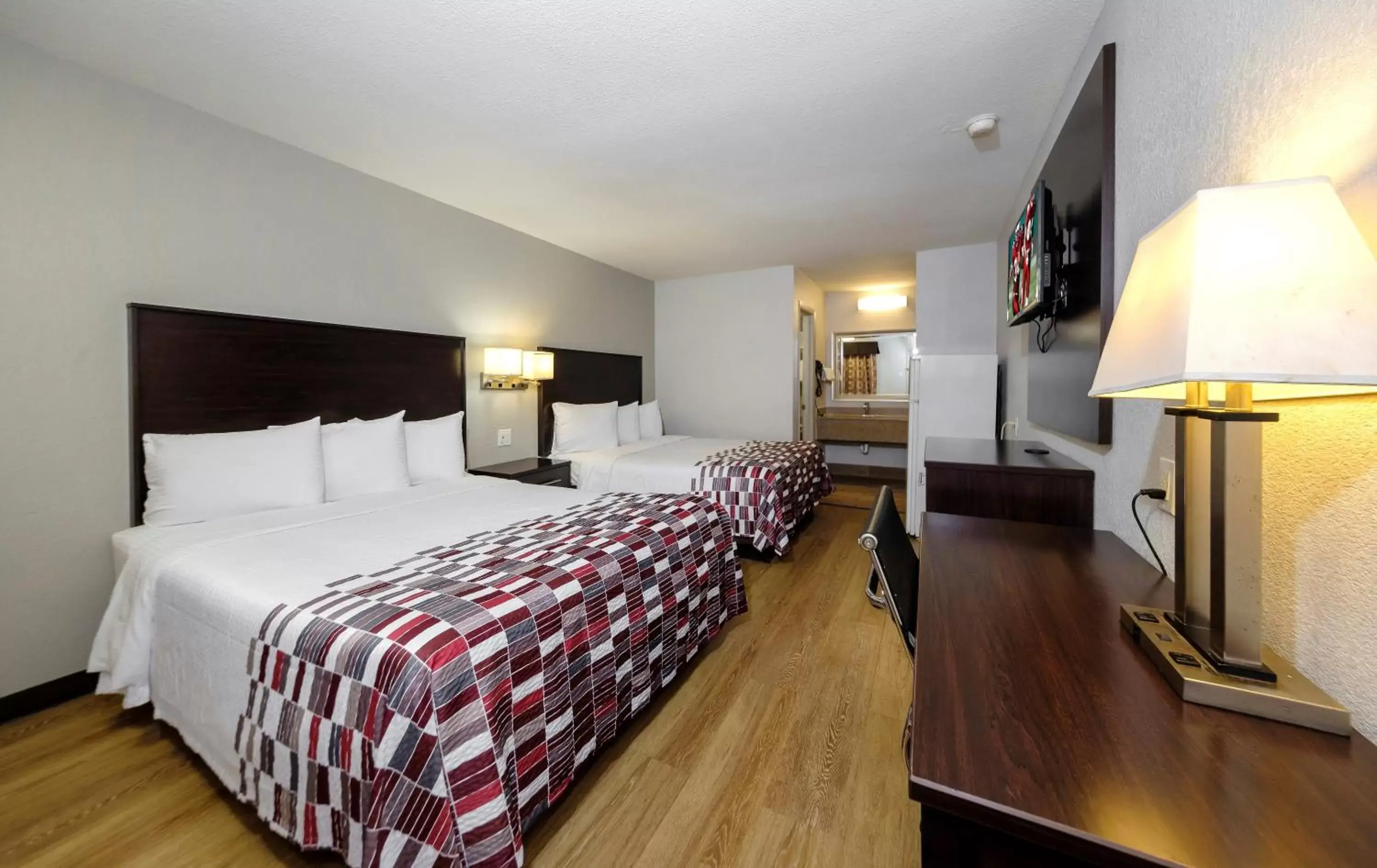 Photo of the whole room, Room Photo in Red Roof Inn Arlington - Entertainment District