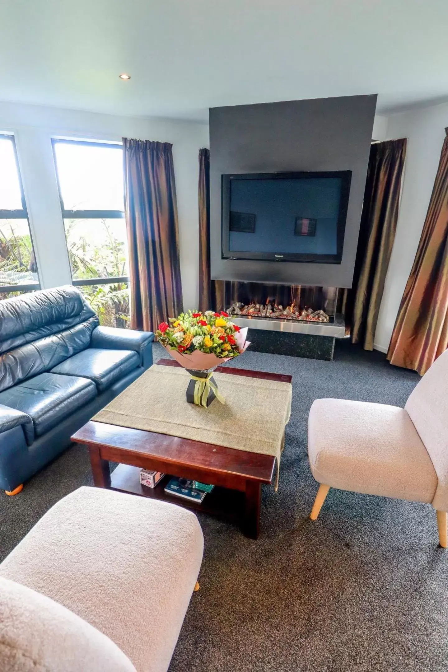 Communal lounge/ TV room, Seating Area in Coleraine Suites & Apartments
