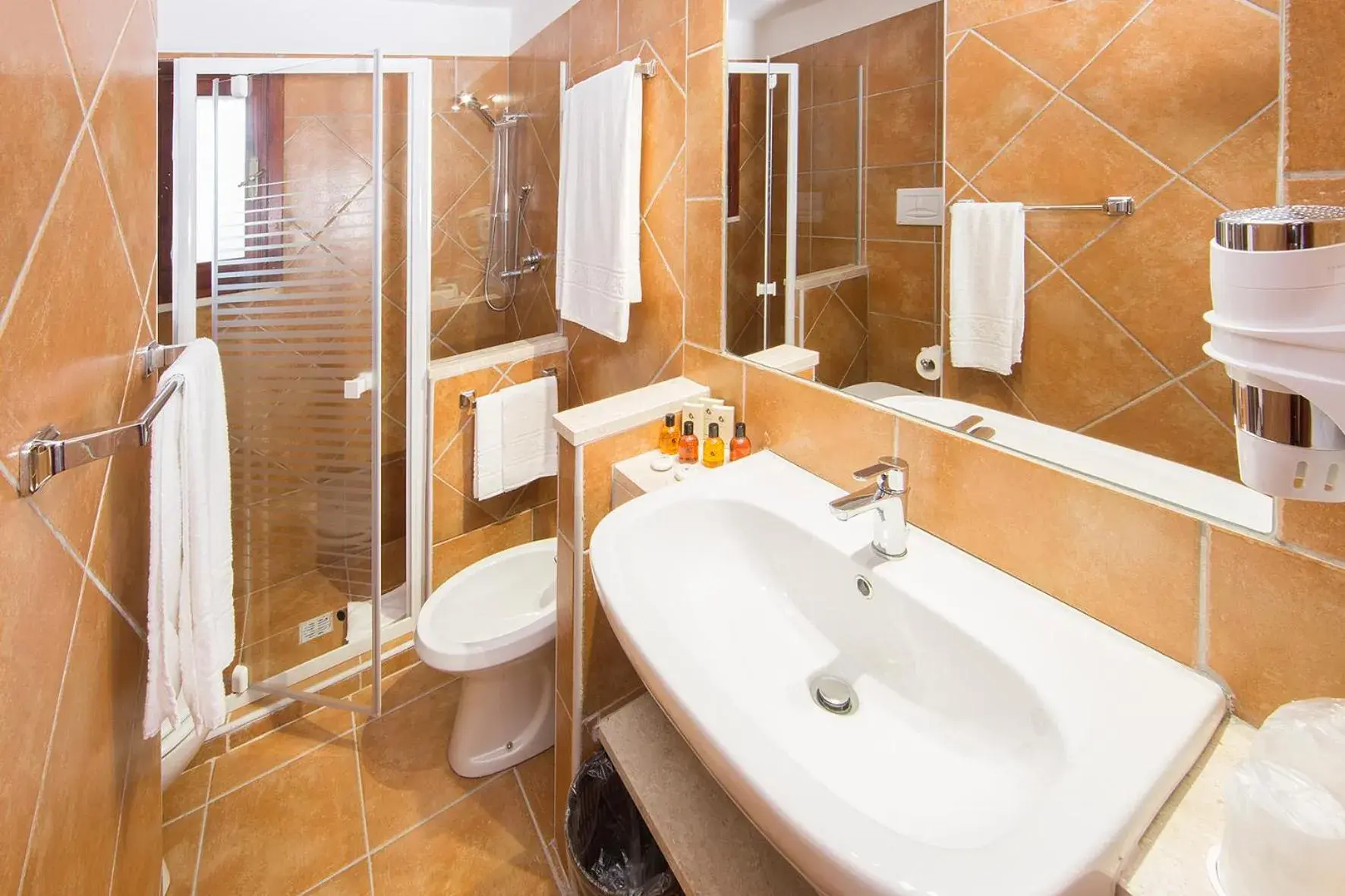 Bathroom in Colonna Beach Hotel