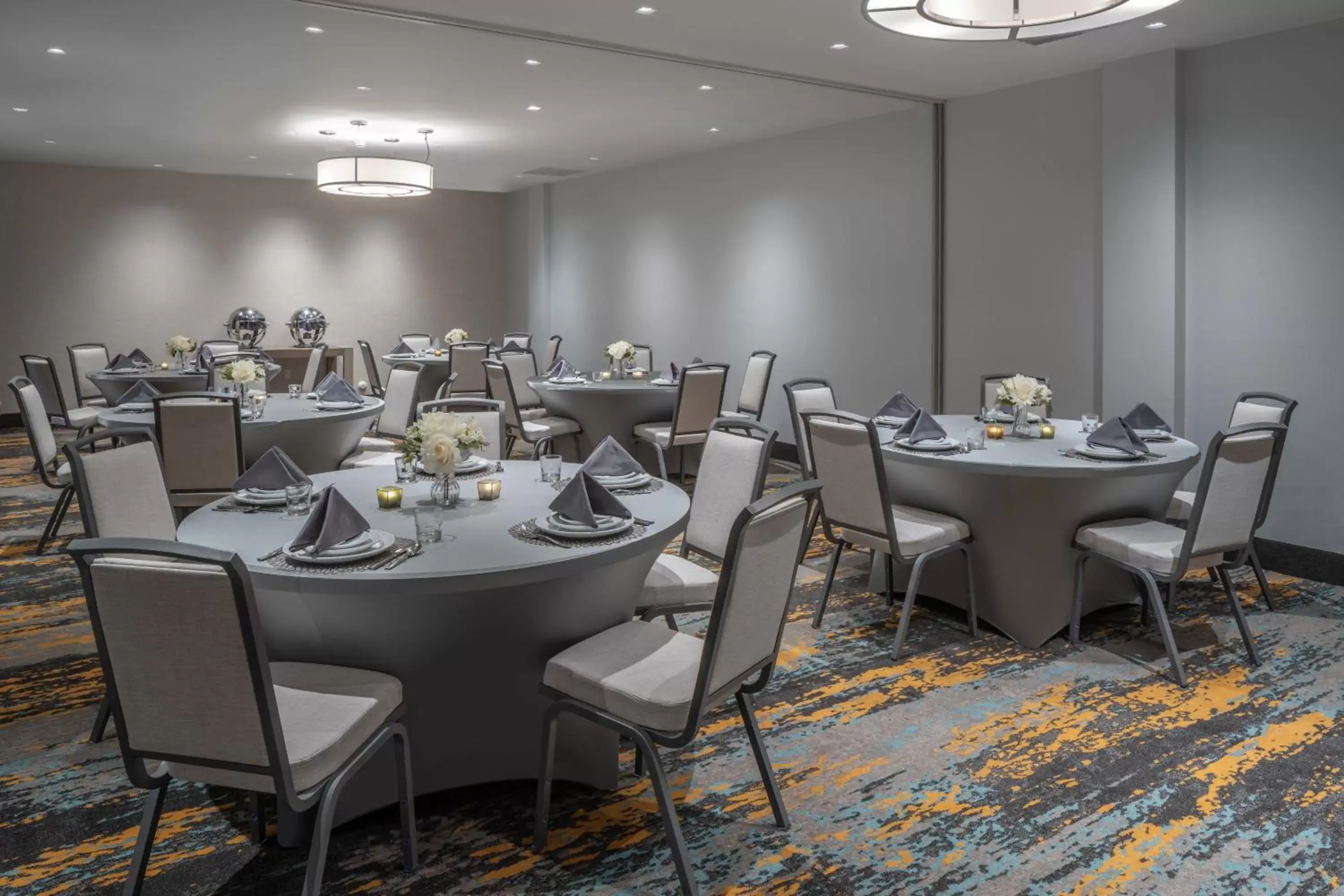 Banquet/Function facilities, Restaurant/Places to Eat in Holiday Inn Miami North I-95, an IHG Hotel