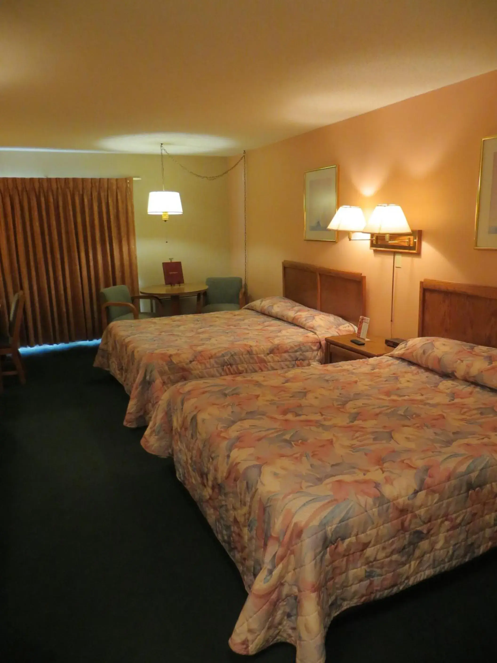 Bed in Starlite Budget Inn