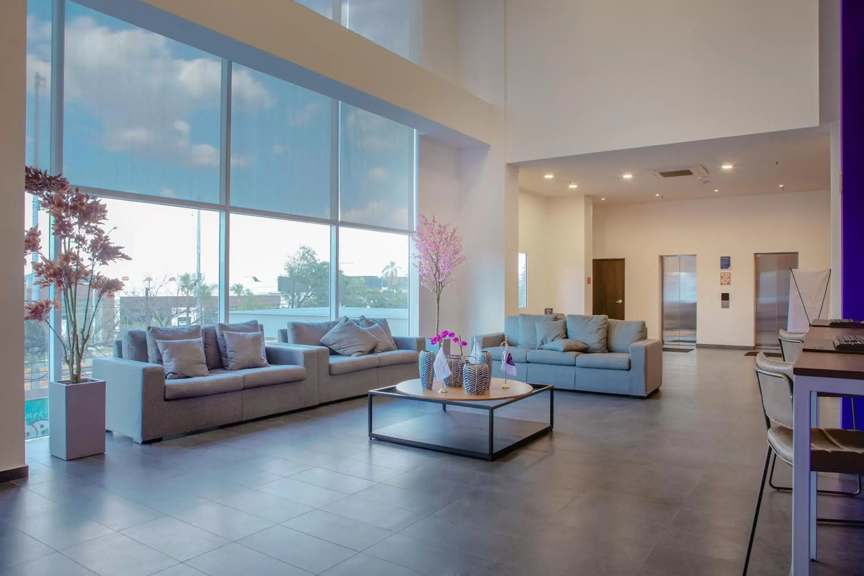 Living room, Seating Area in Sleep Inn Guadalajara Galerías