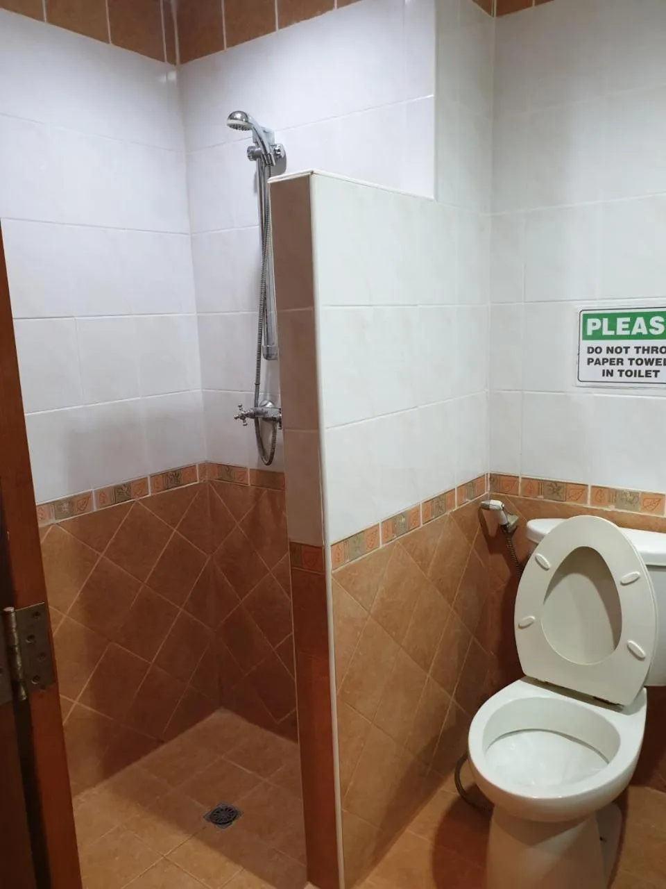 Bathroom in Chaiyapoon Inn