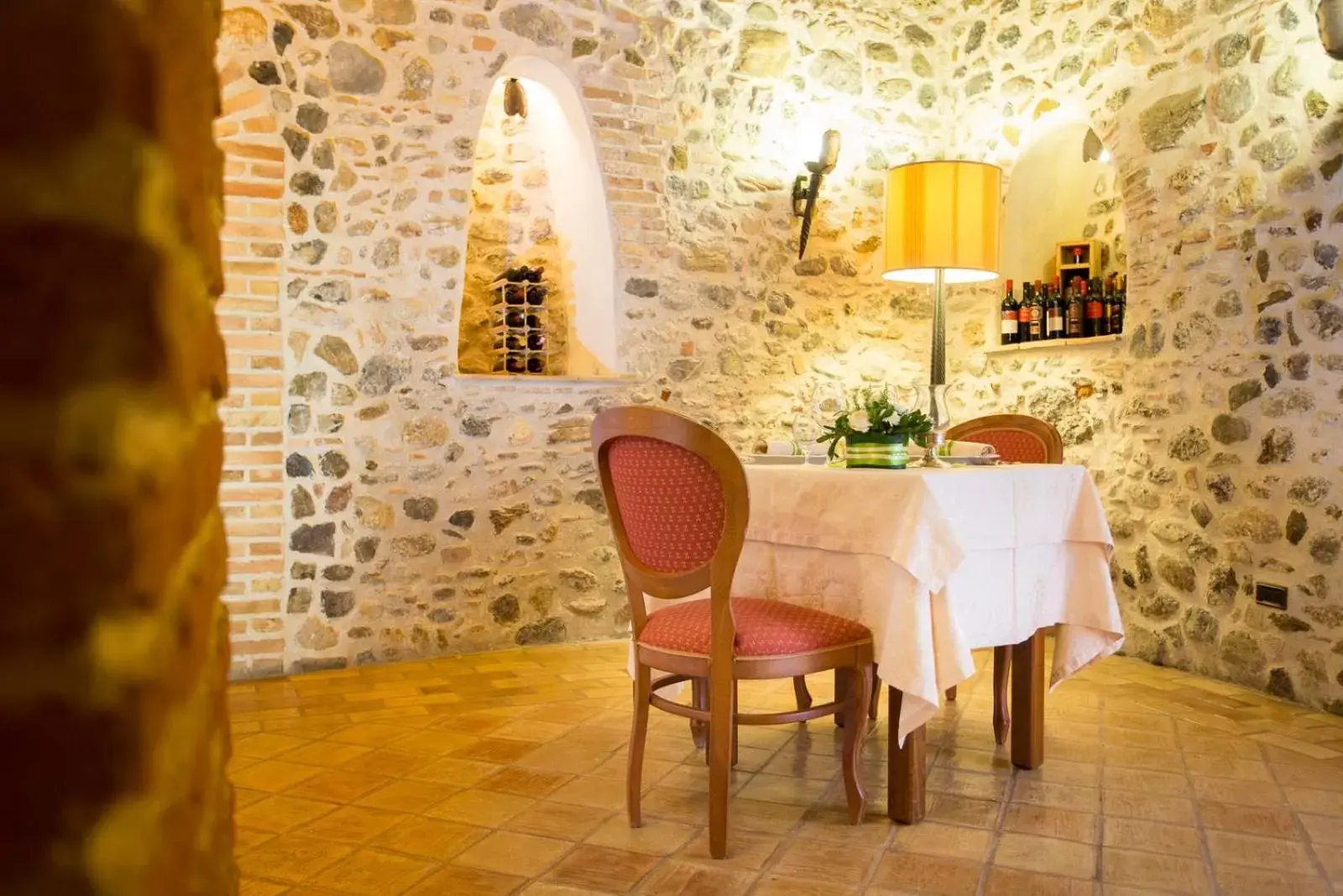 Restaurant/places to eat in Castello di Altomonte