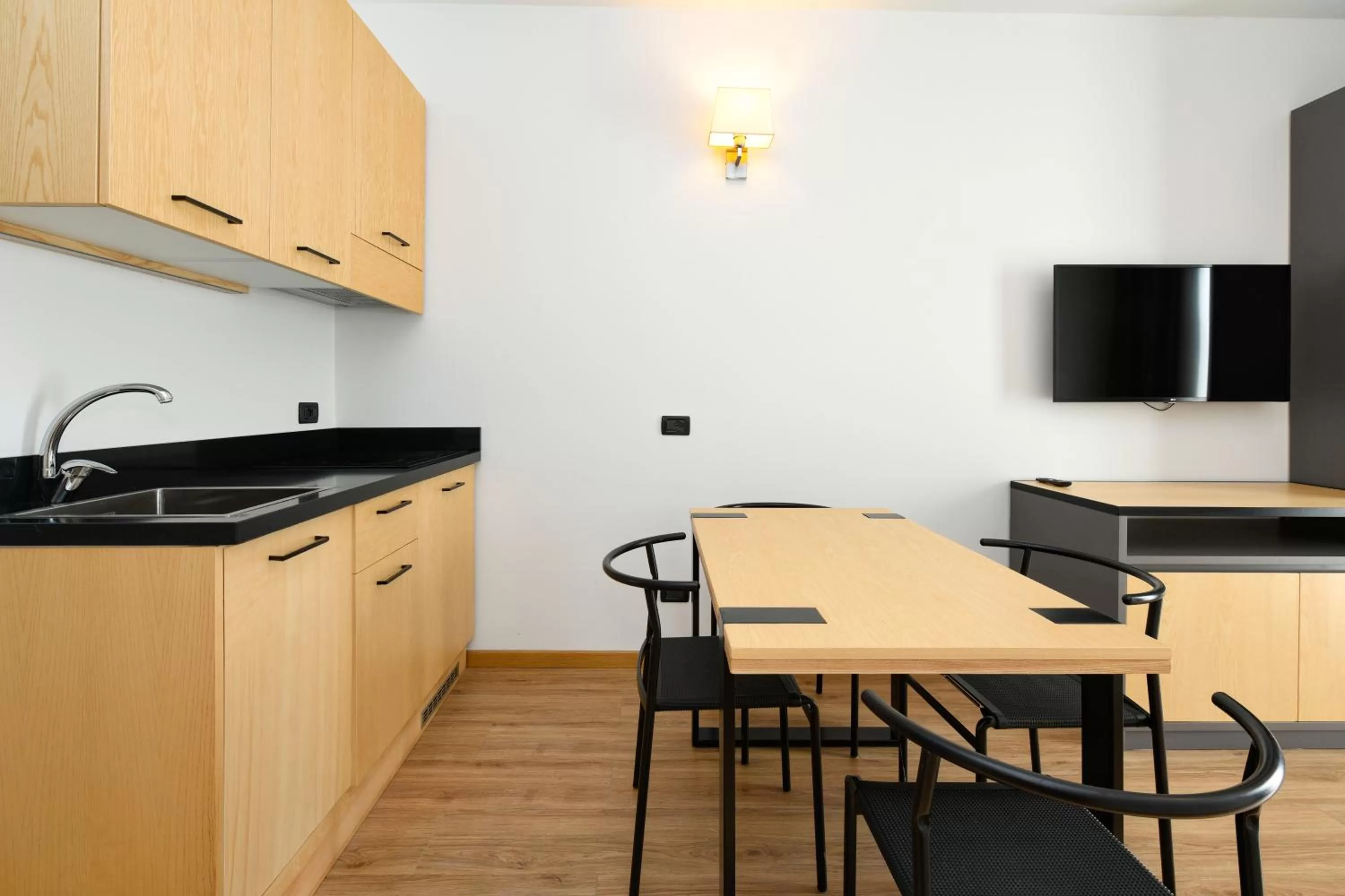 Dining area in Hotel Arya by Mauro