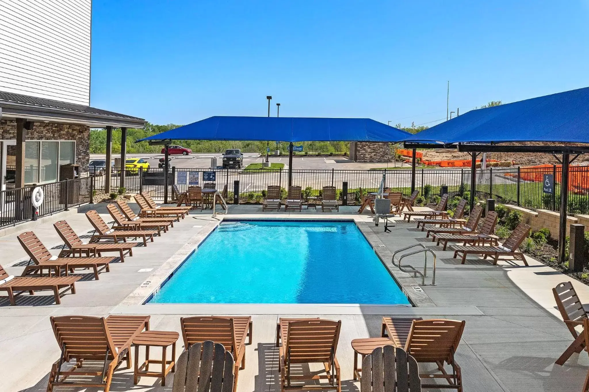 Swimming Pool in Holiday Inn Express Kansas City North Parkville, an IHG Hotel