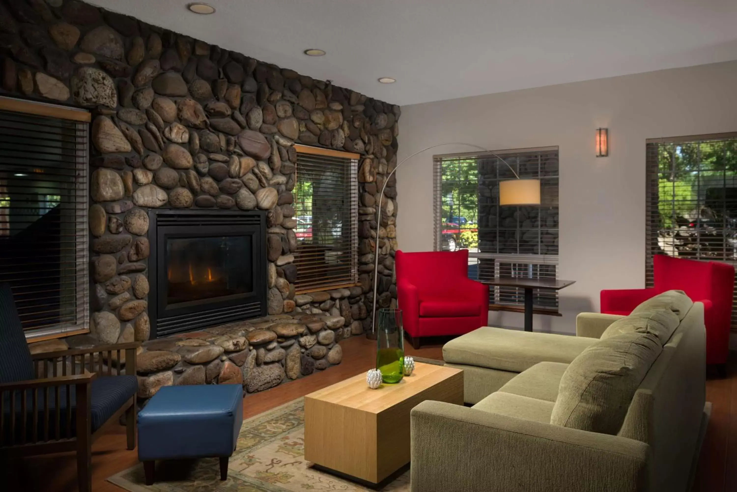 Lobby or reception, Seating Area in Country Inn & Suites by Radisson, Portland International Airport, OR