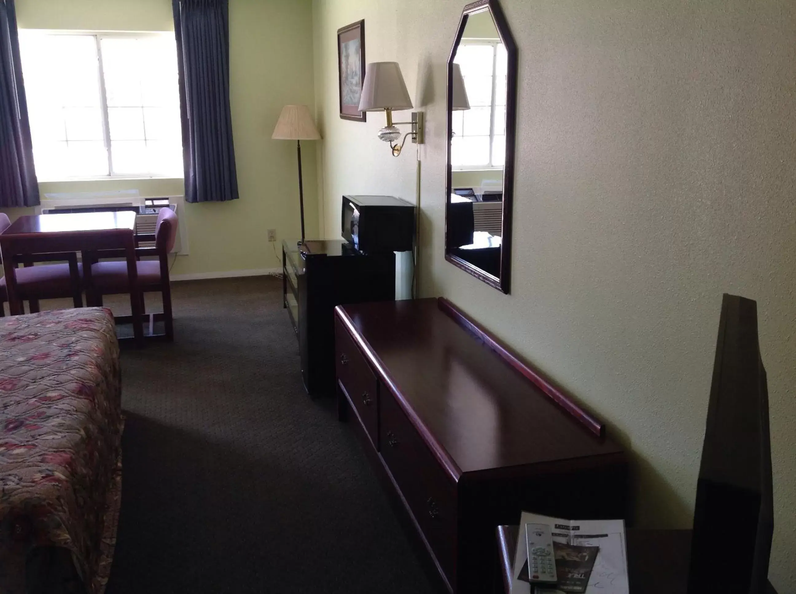 TV/Entertainment Center in Executive Inn Tulia