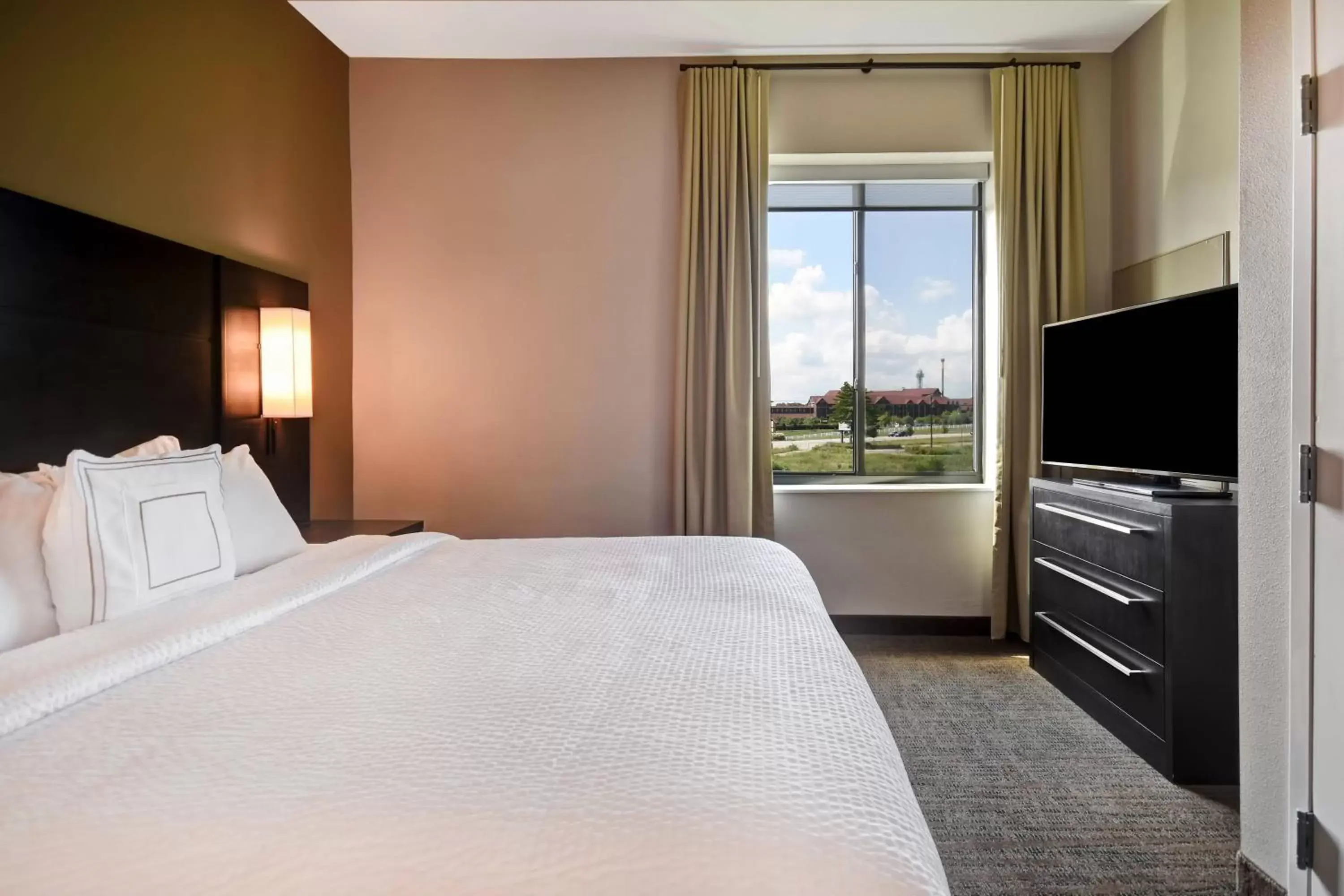 Bedroom, Bed in Residence Inn by Marriott Cincinnati Northeast/Mason