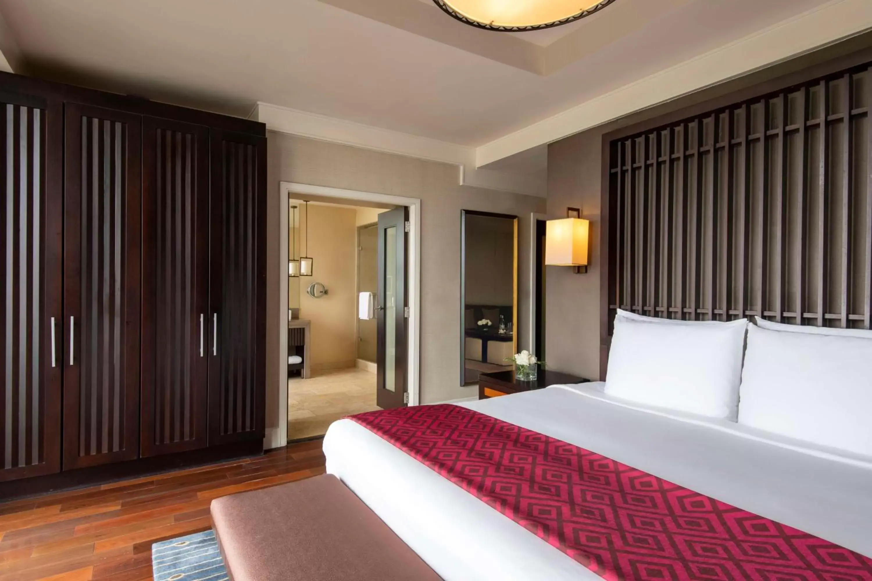 Photo of the whole room, Bed in Kempinski Hotel Gold Coast City