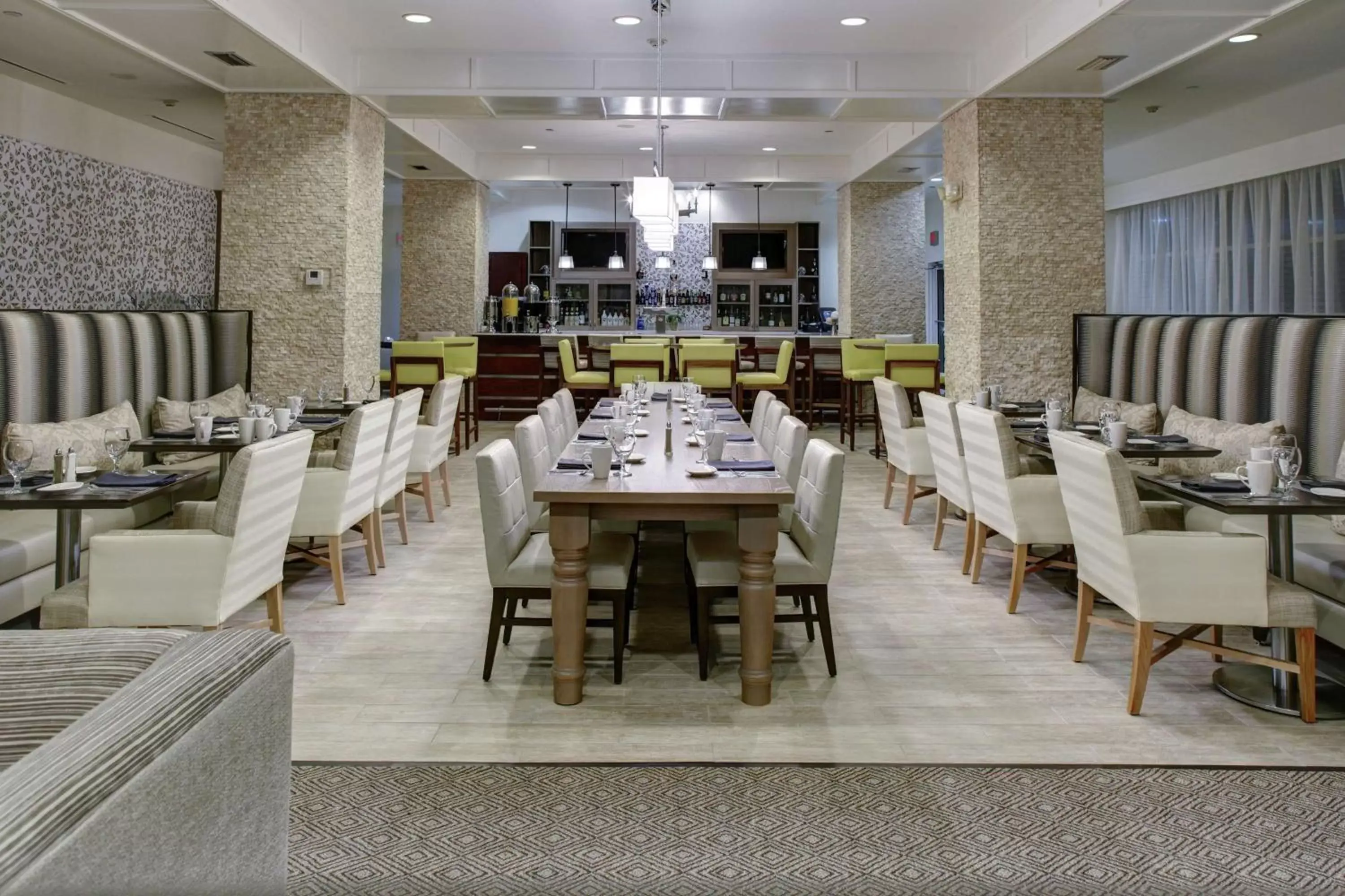 Lobby or reception, Restaurant/Places to Eat in DoubleTree by Hilton Biloxi