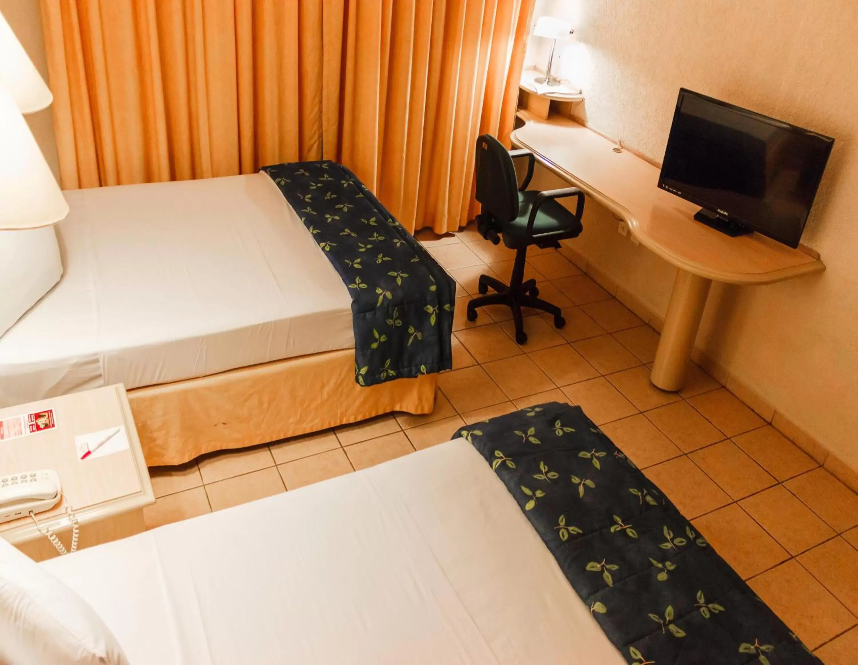 Bed in Plaza Inn Express Bed in Plaza Inn Express