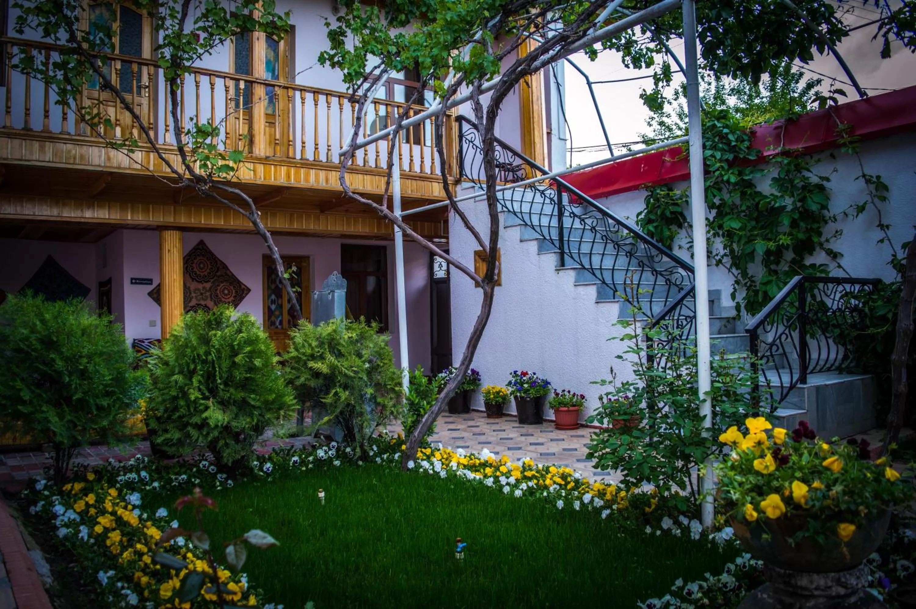 Property building in Jahongir