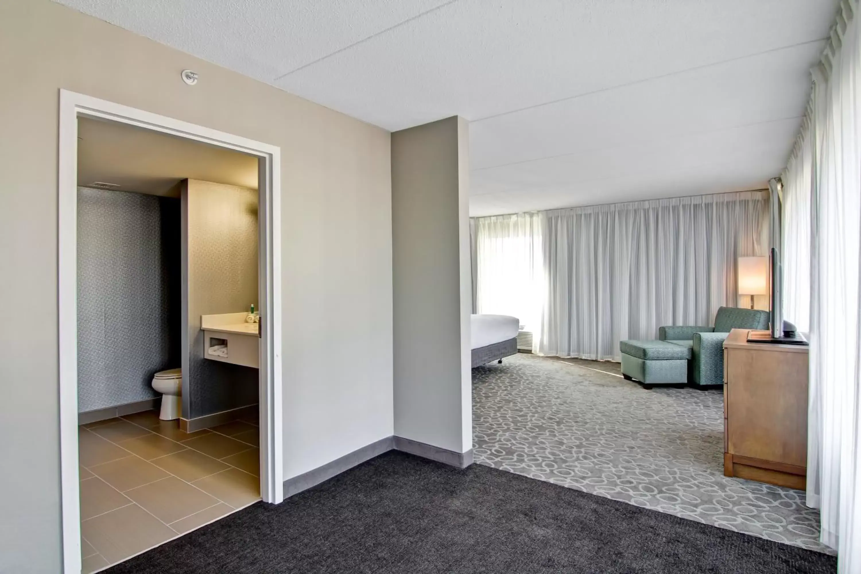 Photo of the whole room, Seating Area in Holiday Inn Express & Suites Oshawa Downtown - Toronto Area, an IHG Hotel