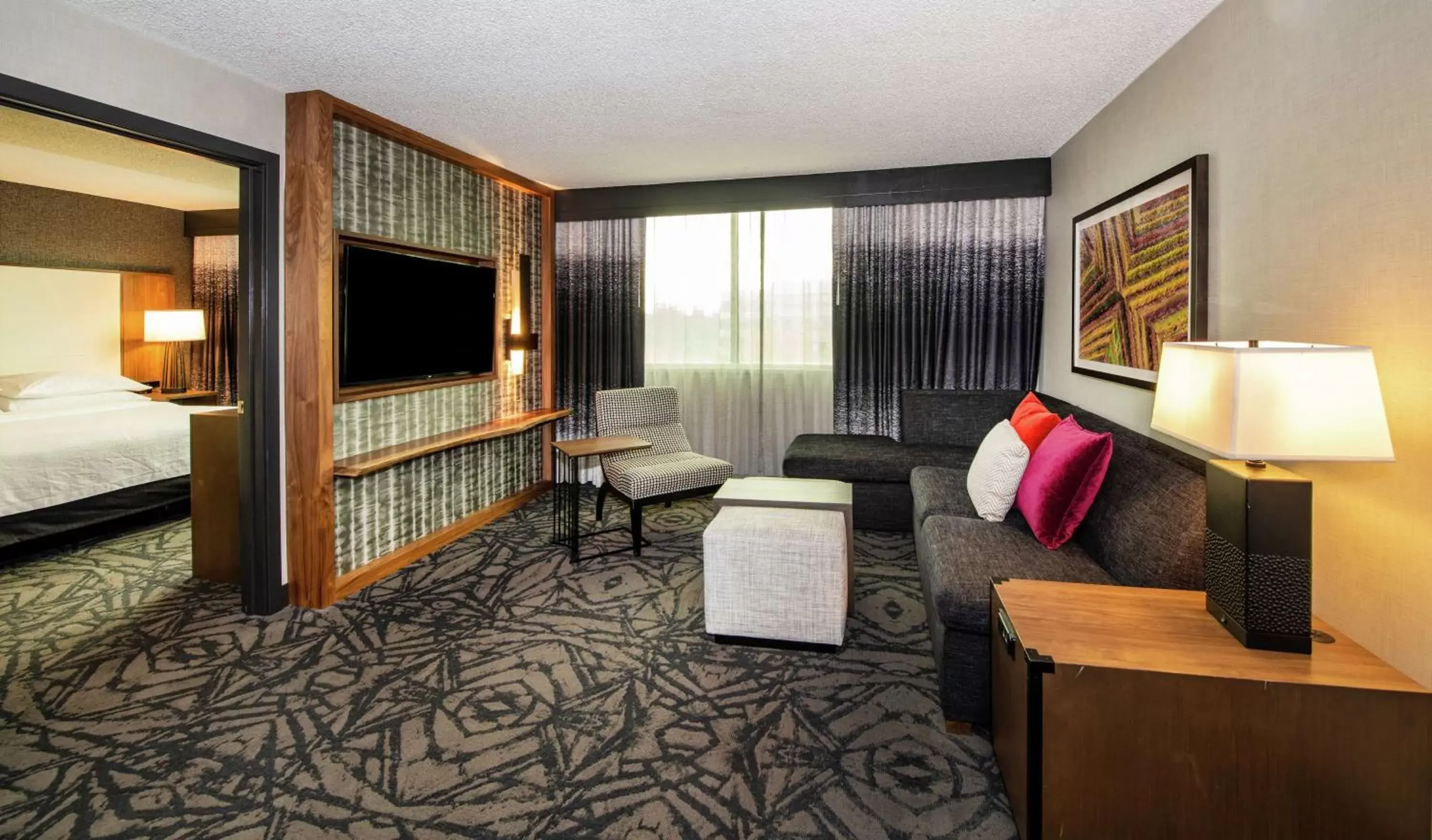 Bedroom, Seating Area in Embassy Suites by Hilton Walnut Creek