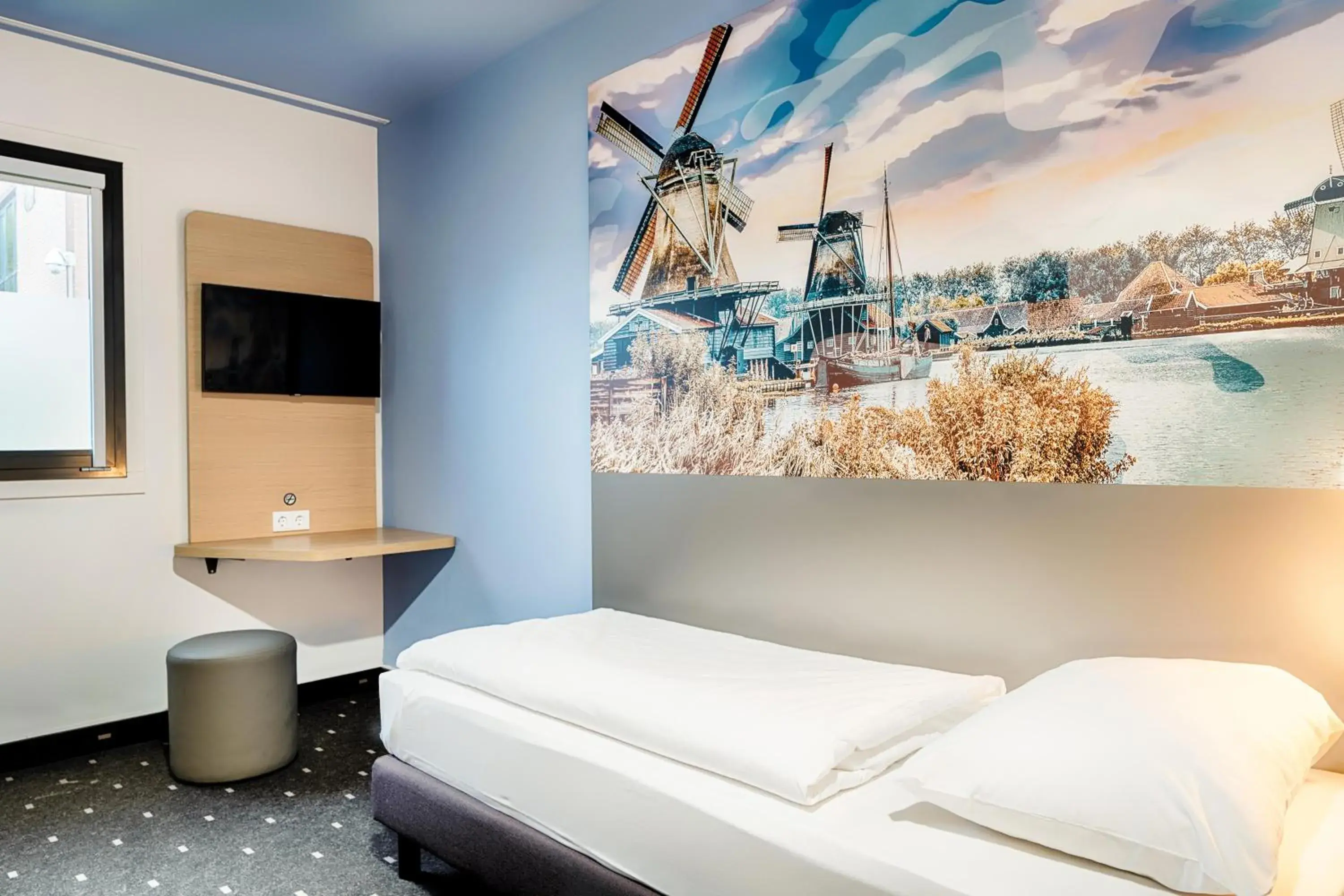 Photo of the whole room, Bathroom in B&B Hotel Amsterdam-Zaandam