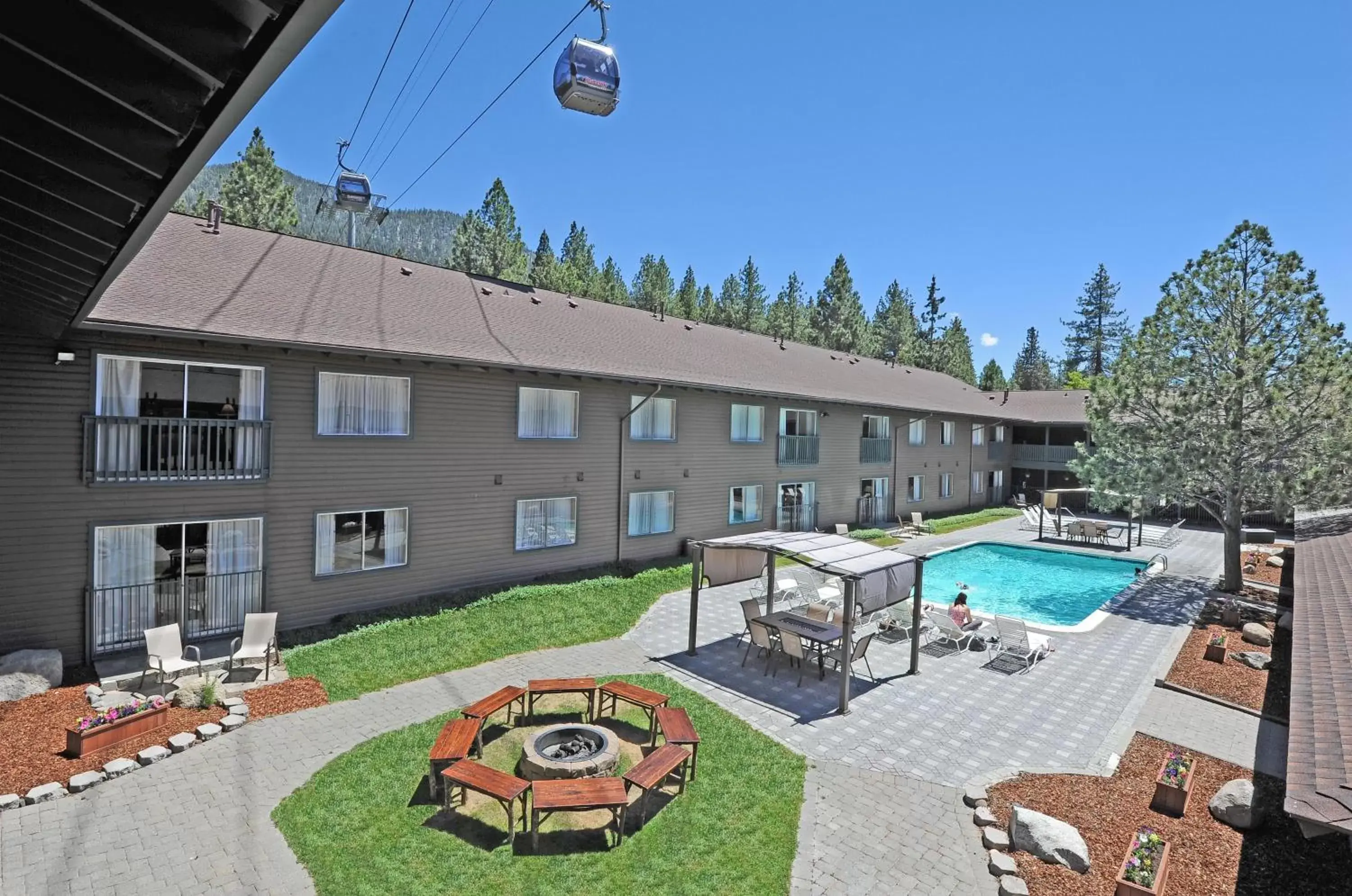 Facade/entrance, Swimming Pool in Forest Suites Resort at the Heavenly Village