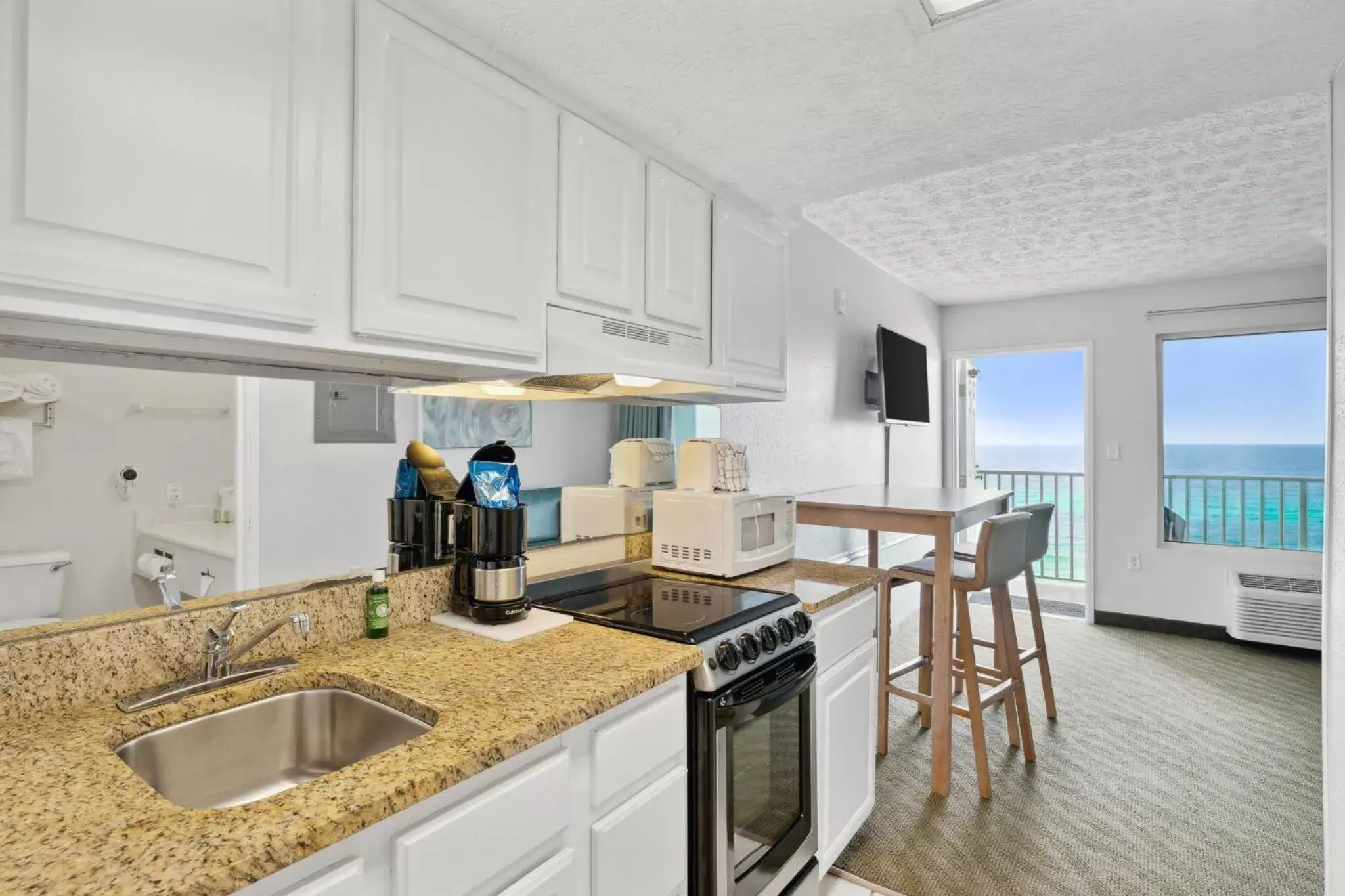 Dining area, Kitchen/Kitchenette in Beachcomber Beachfront Hotel, a By The Sea Resort