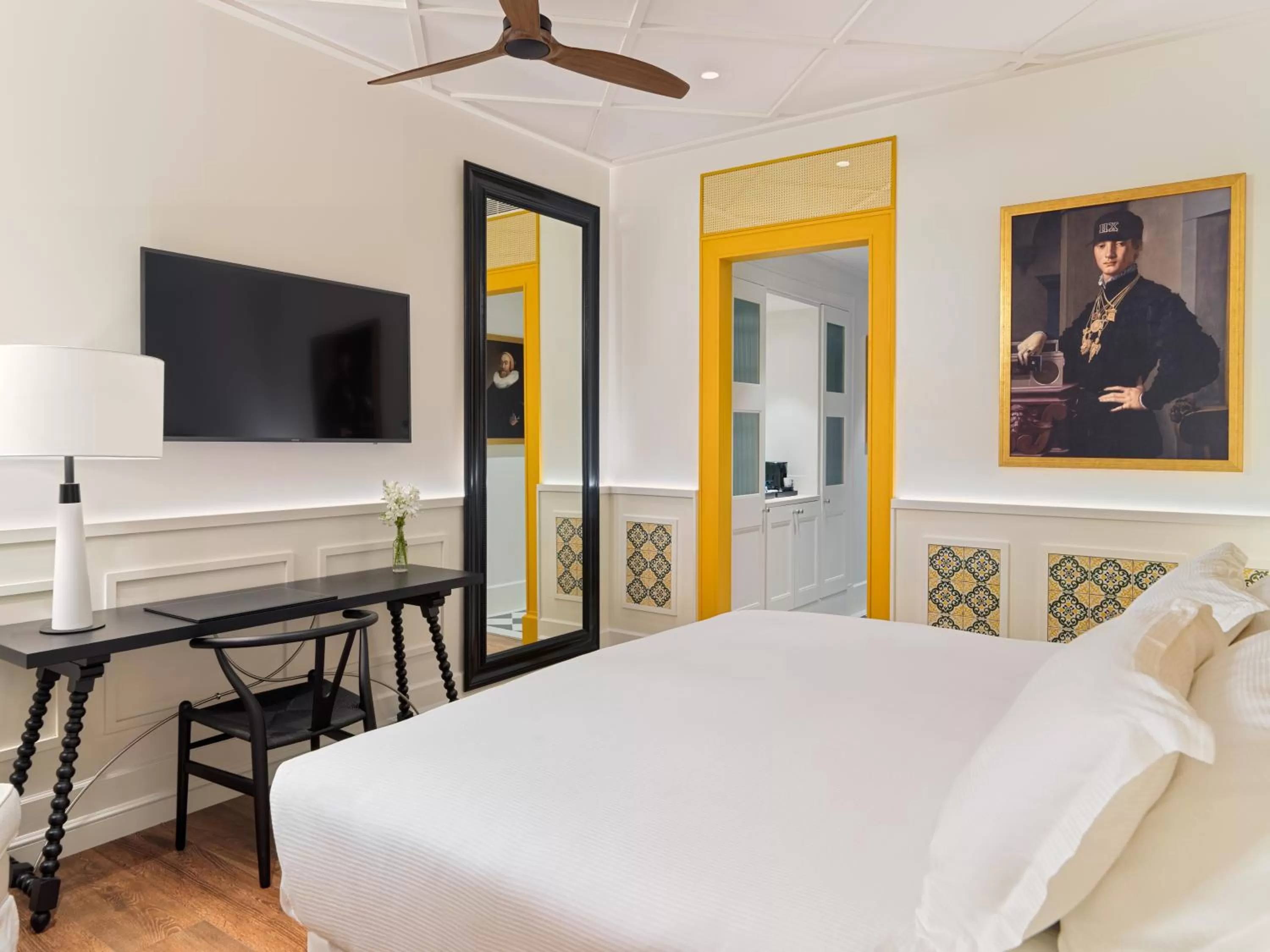 Photo of the whole room, Bed in H10 Casa de la Plata