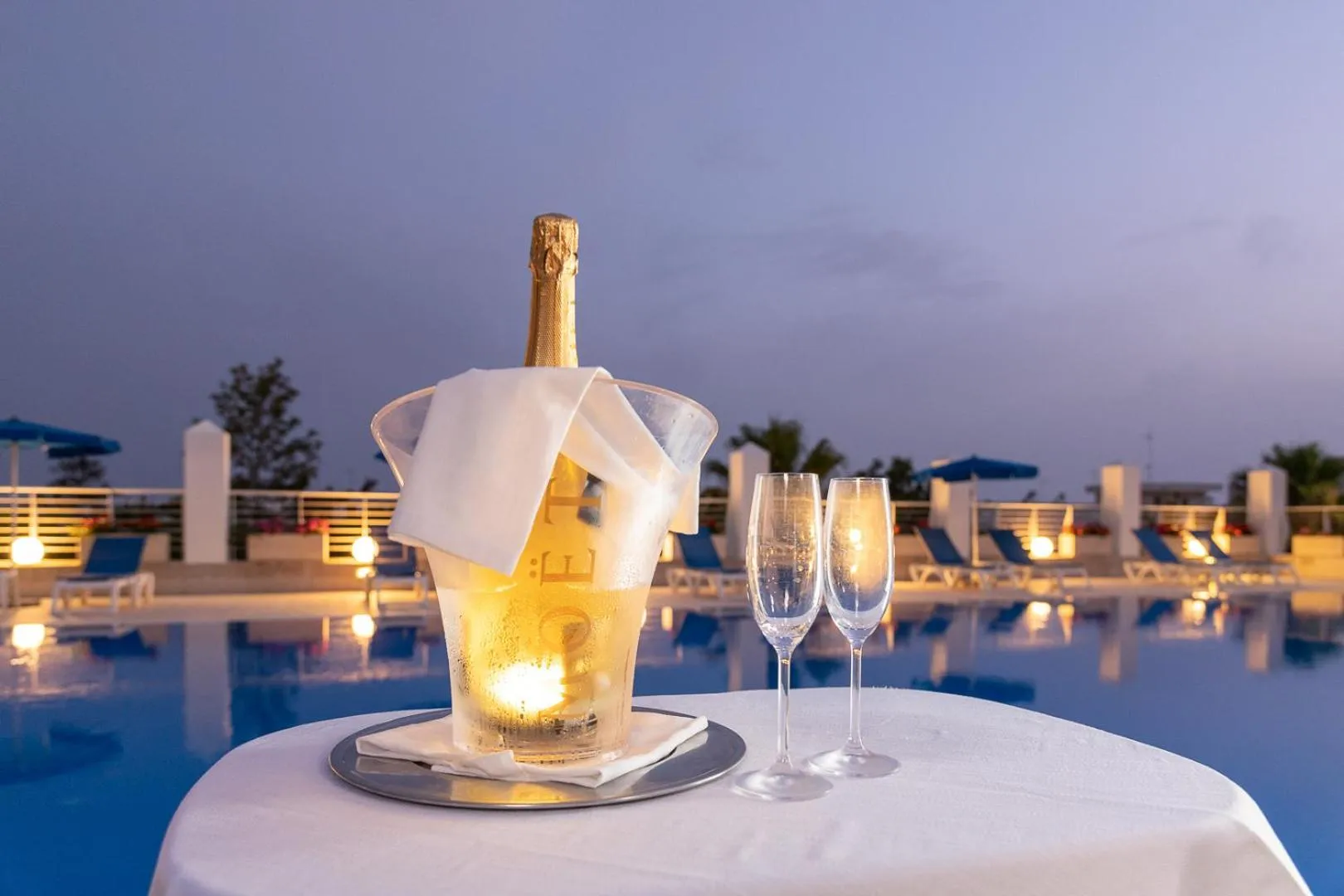 Alcoholic drinks in Club Azzurro Hotel & Resort