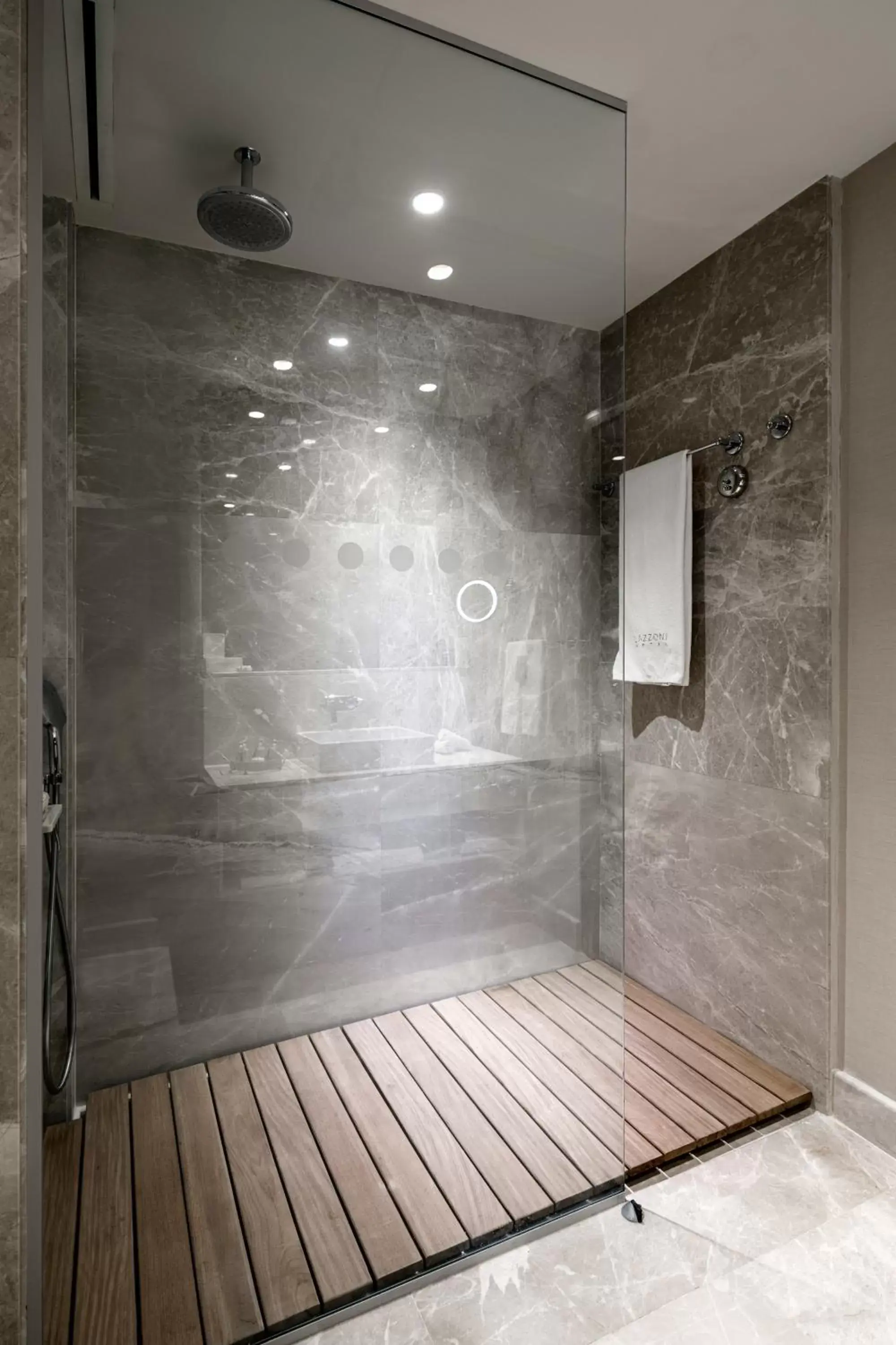 Shower in Lazzoni Hotel