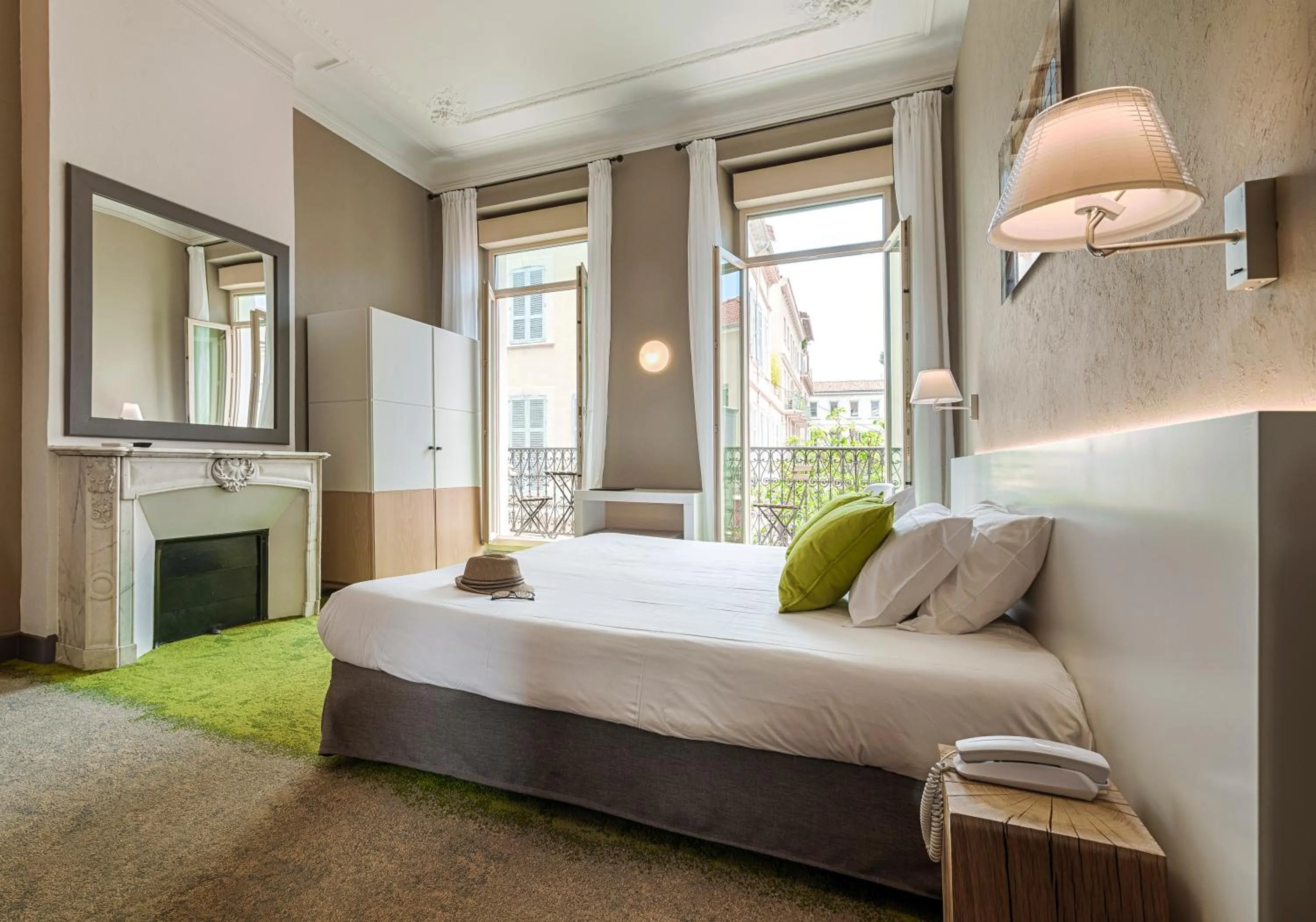 Bedroom, Bed in Hôtel La Villa Tosca