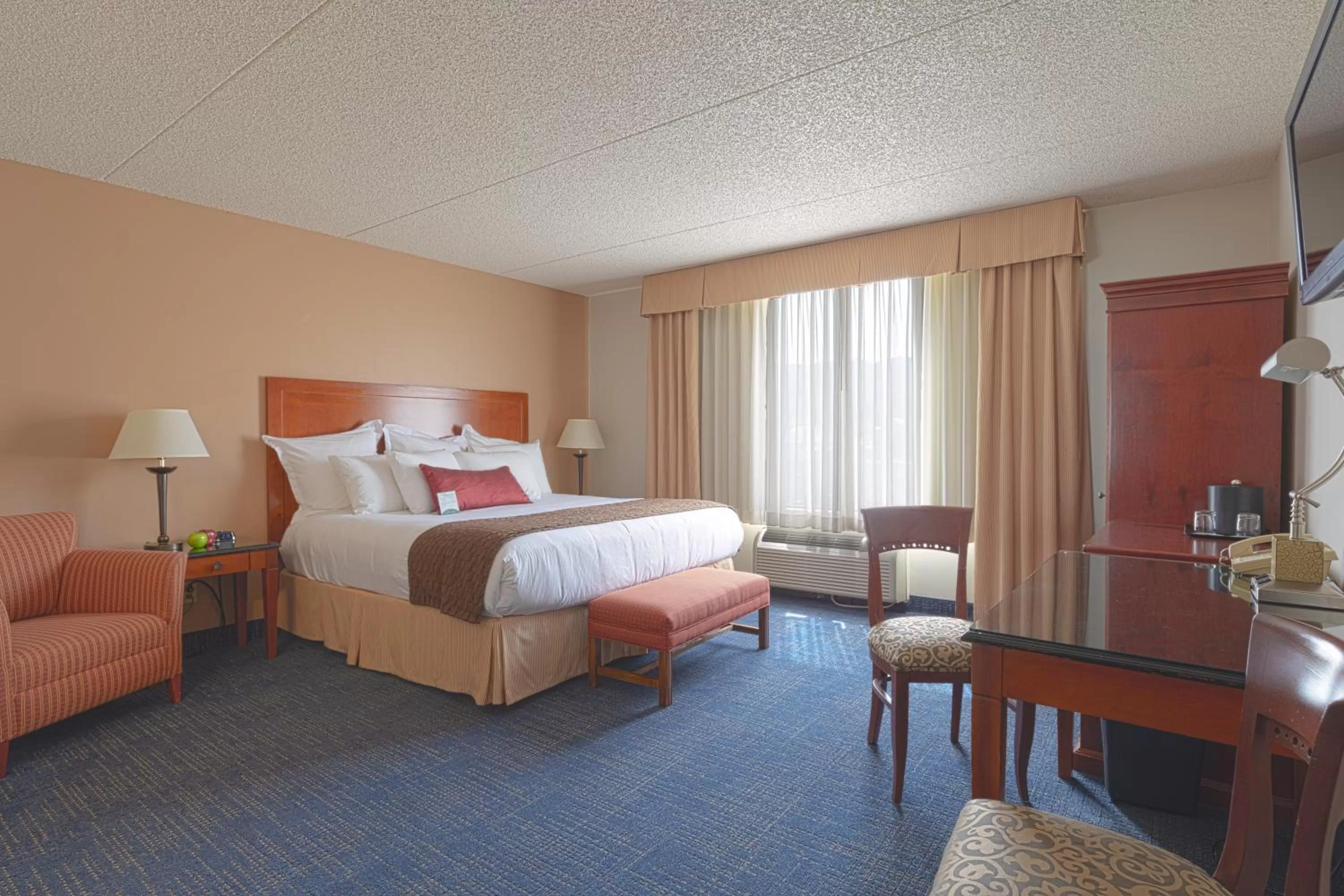 Photo of the whole room, Bed in Coast Wenatchee Center Hotel