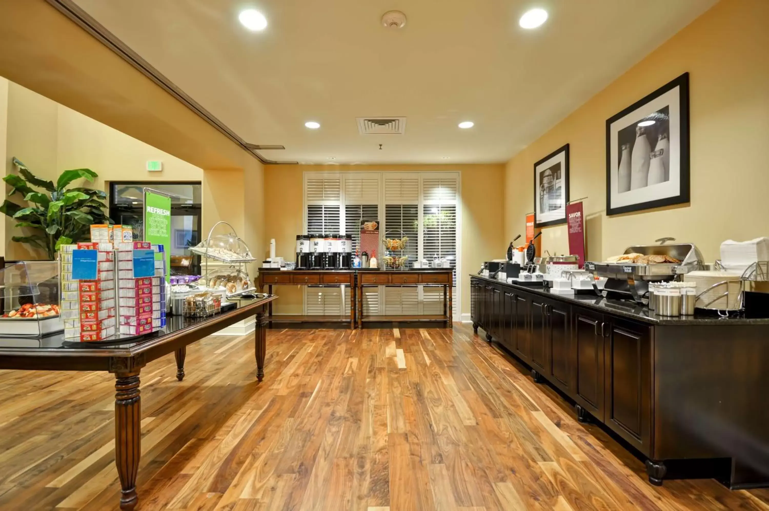 Dining area, Restaurant/Places to Eat in Hampton Inn & Suites North Charleston-University Boulevard